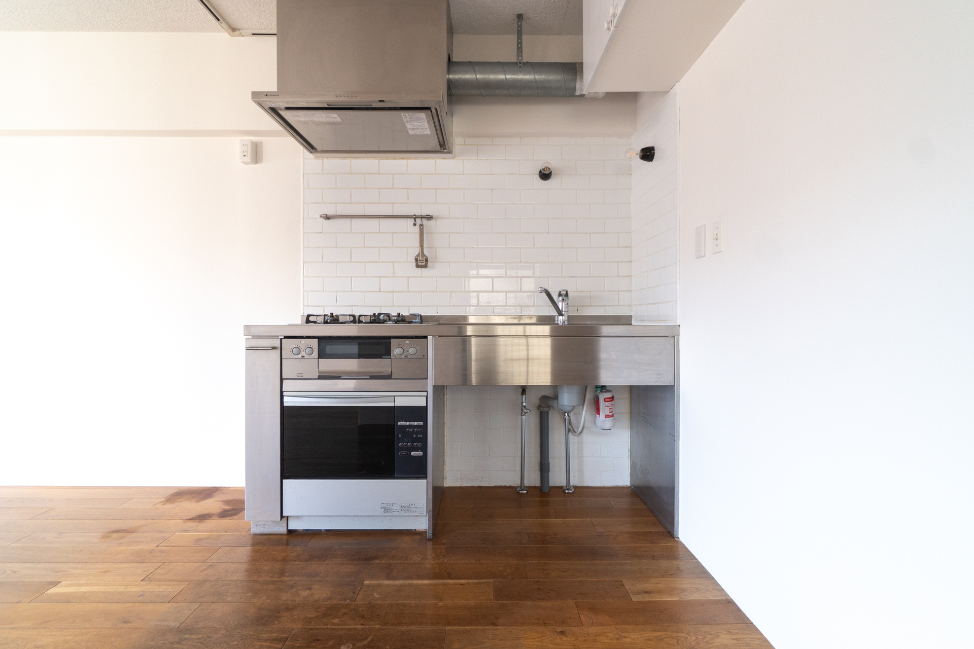 キッチンはインダストリアルな感じ