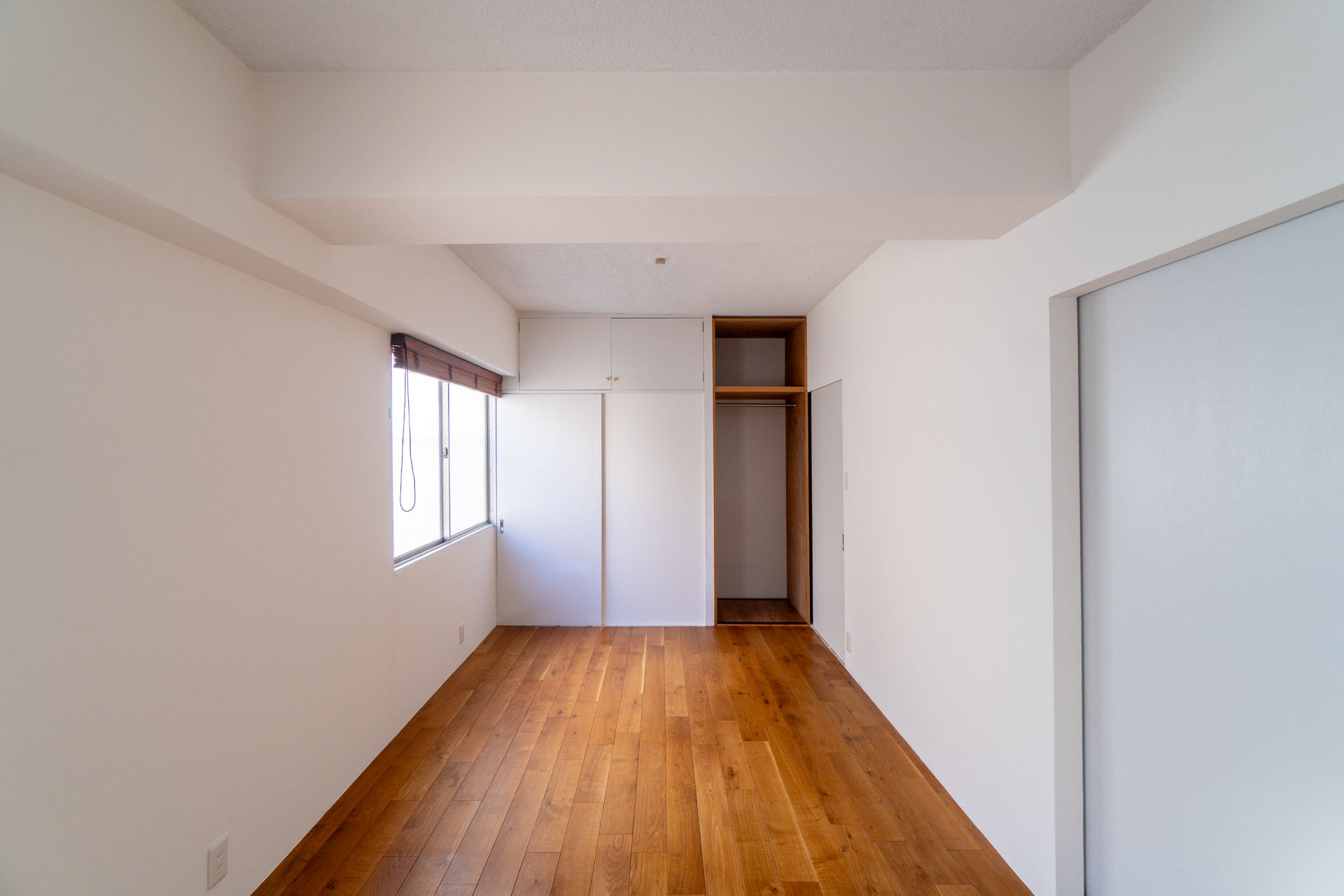 LDKの収納と個室収納は繋がっていて