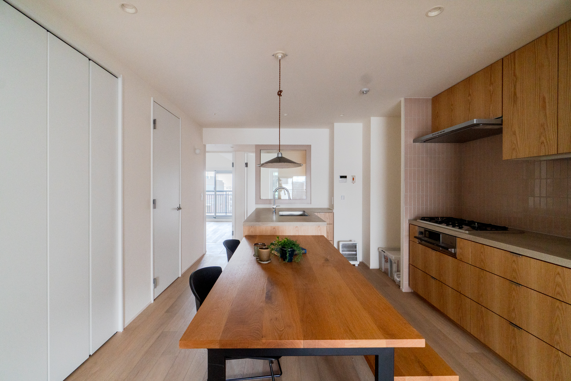 大きなダイニングテーブルを置きたい