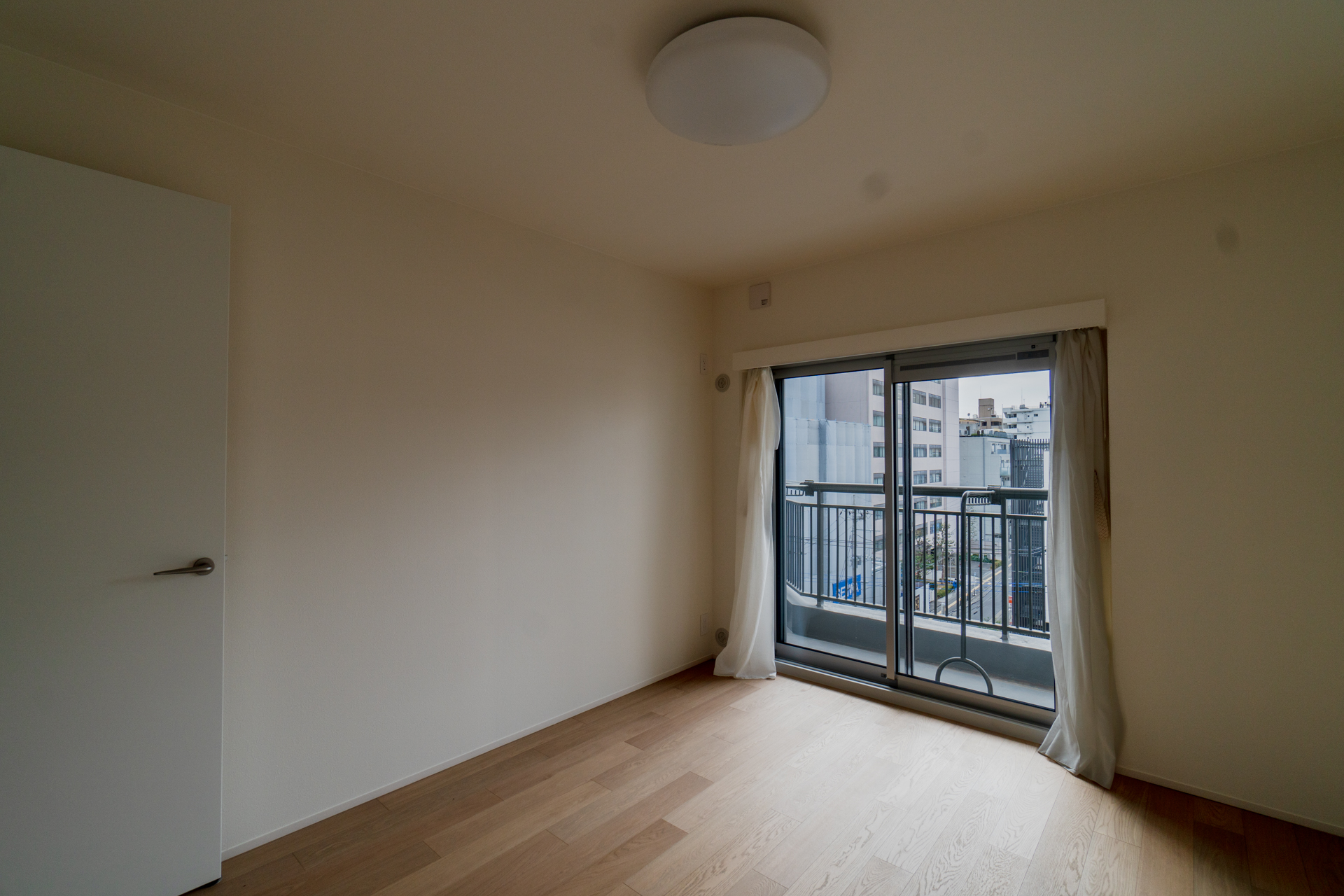 リビング隣の6.2帖の居室