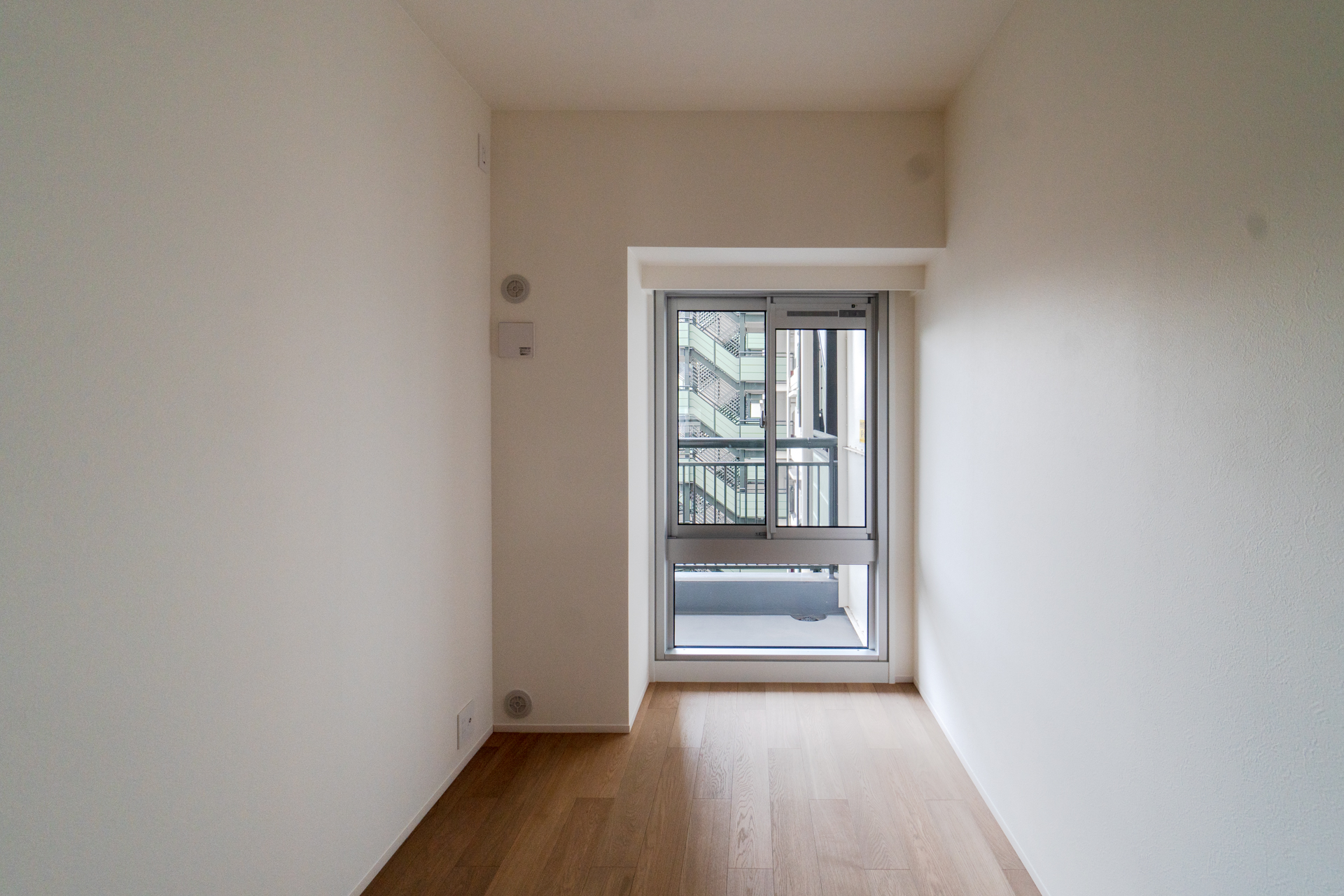 東側の4帖の居室