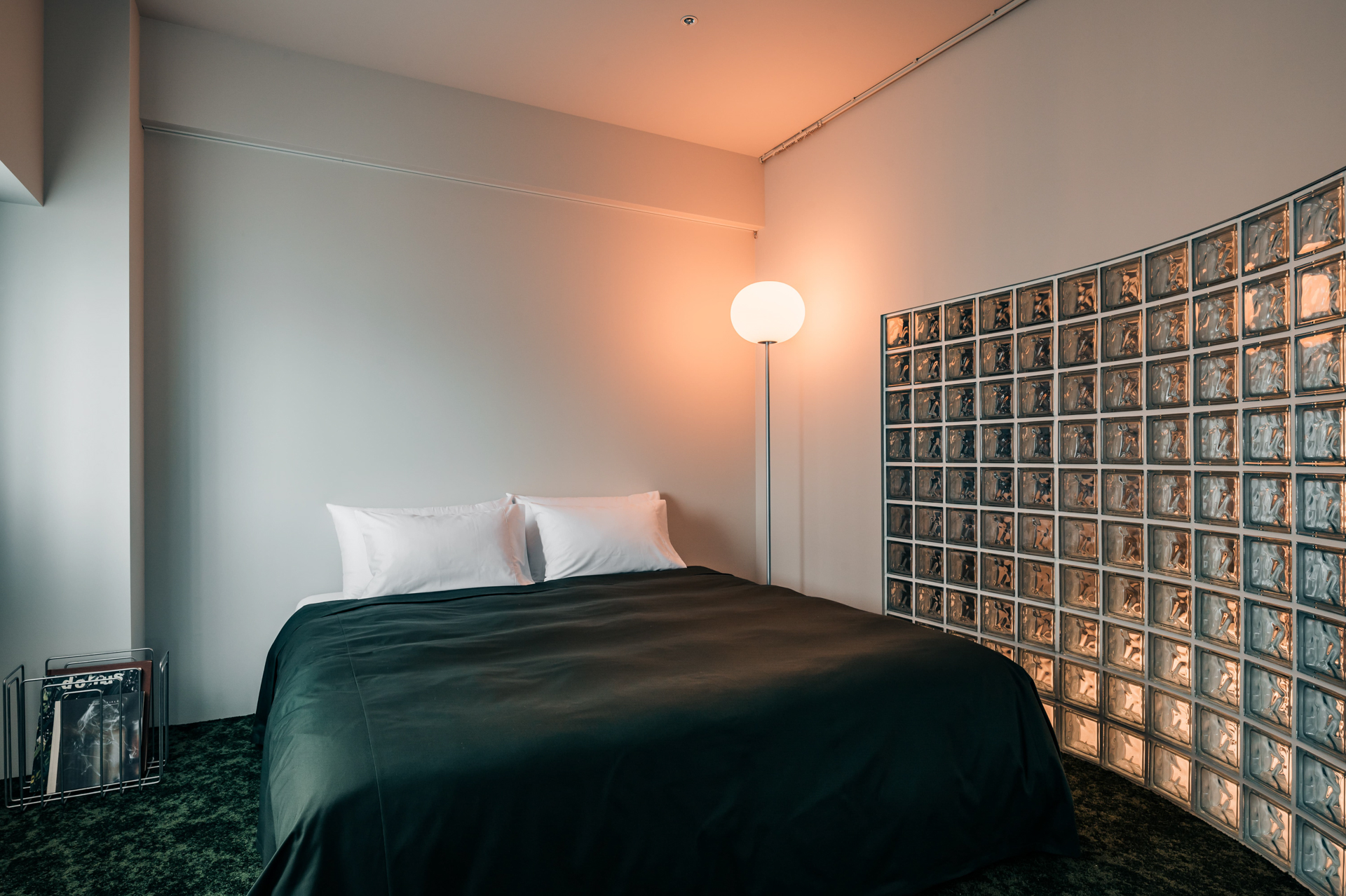 分譲当時のガラスブロックの意匠を取り入れた寝室