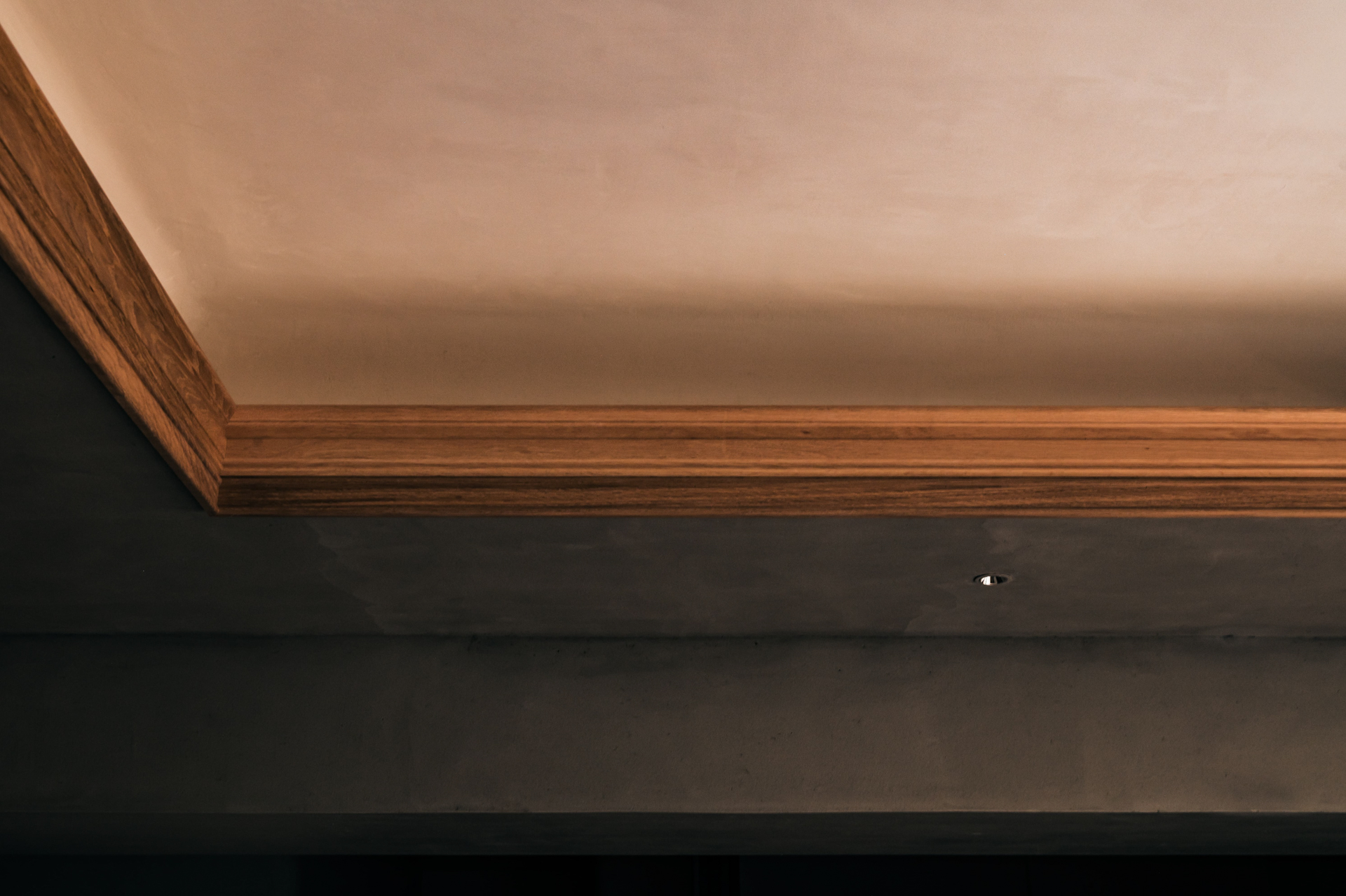 折り上げ天井にも家具の意匠が取り入れられています