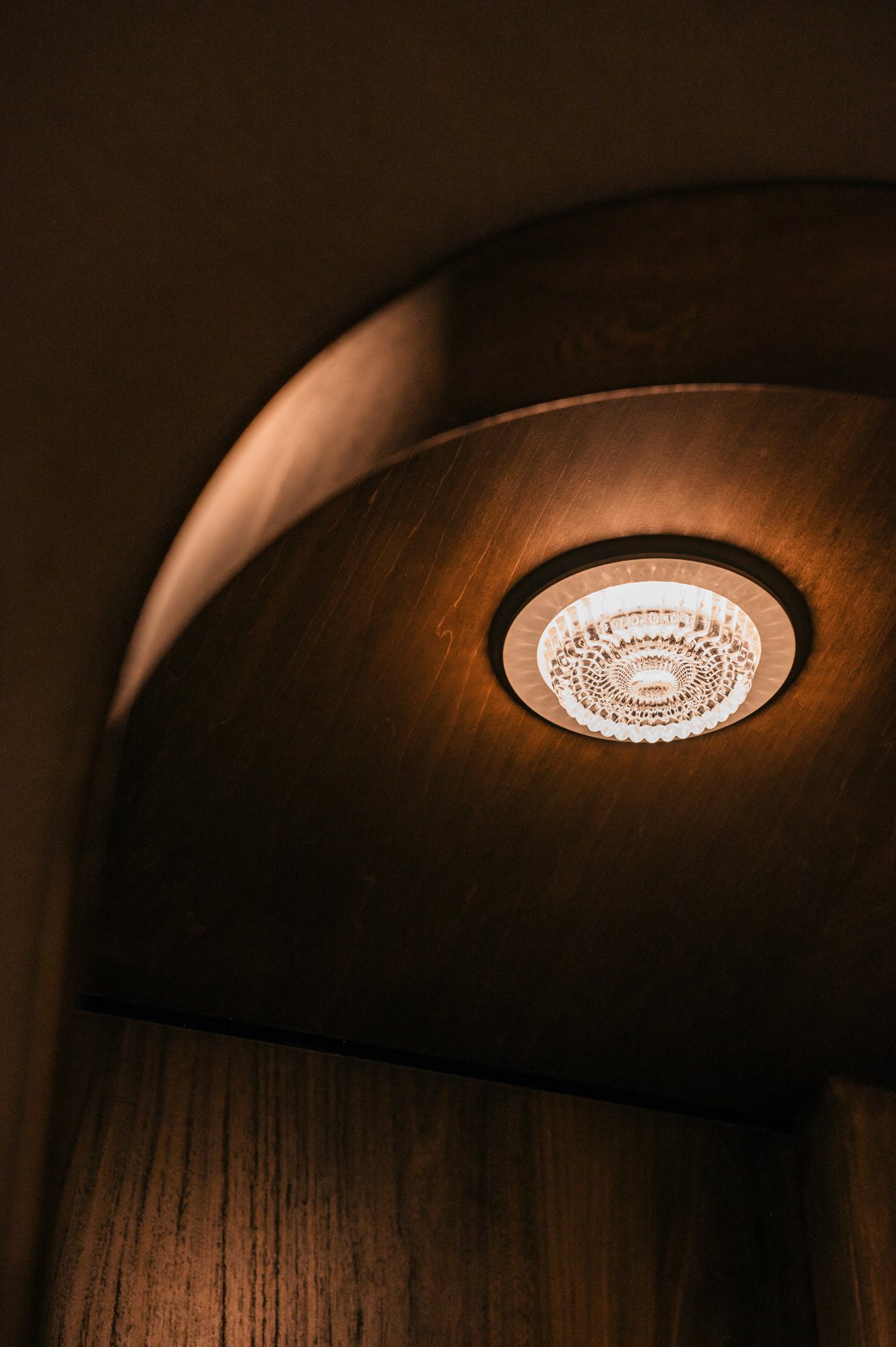 玄関ホール天井には、分譲時のままの照明が