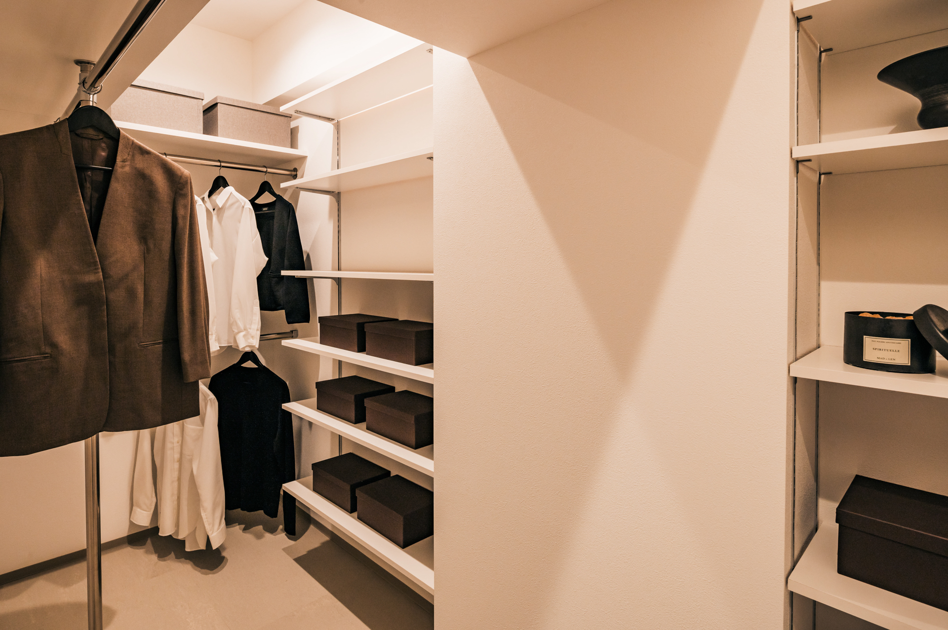 ゆったりとしたウォークインクローゼット