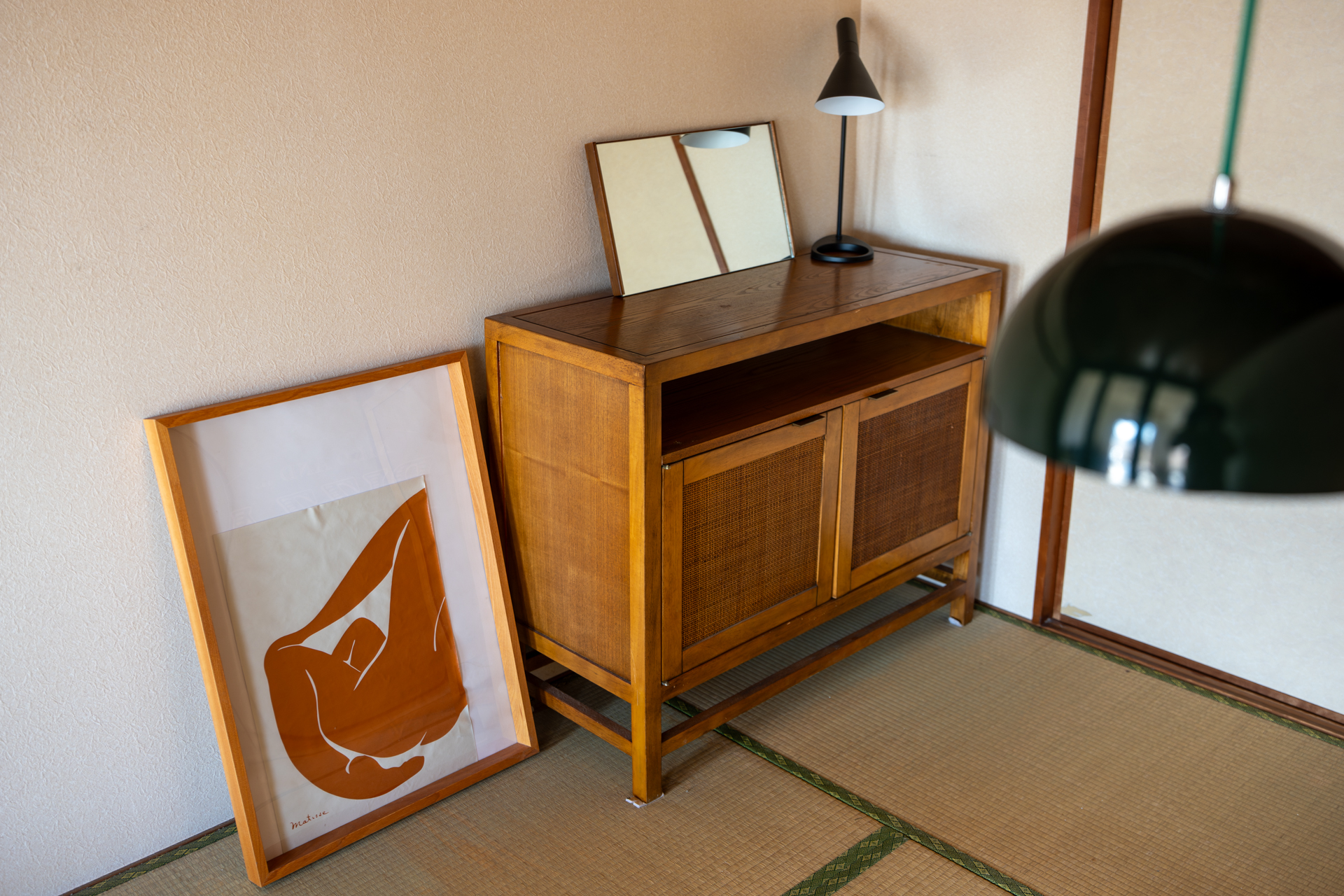 畳にキャビネットというひねりもいいですよね