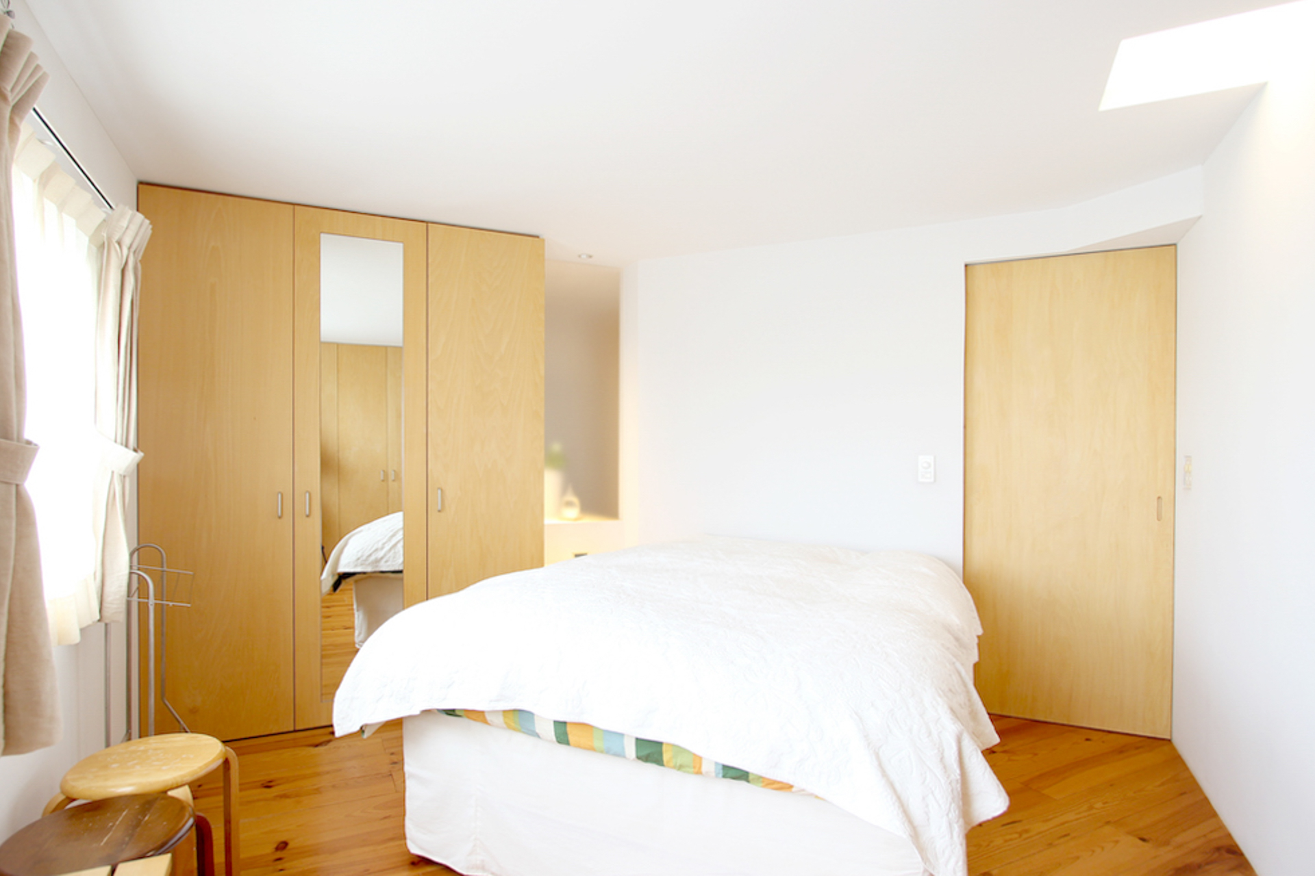 センターにベッド