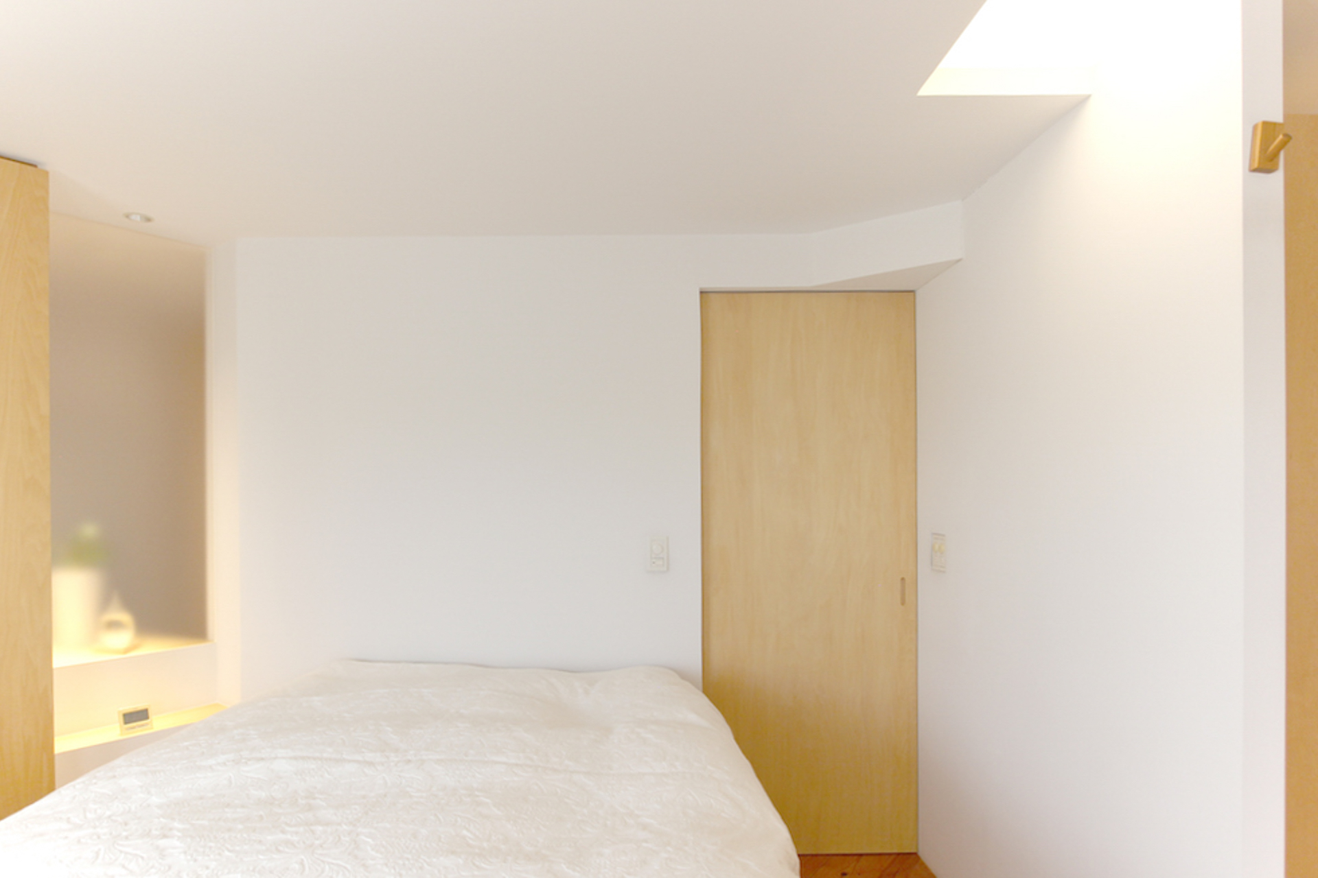 寝室の上部にトップライト