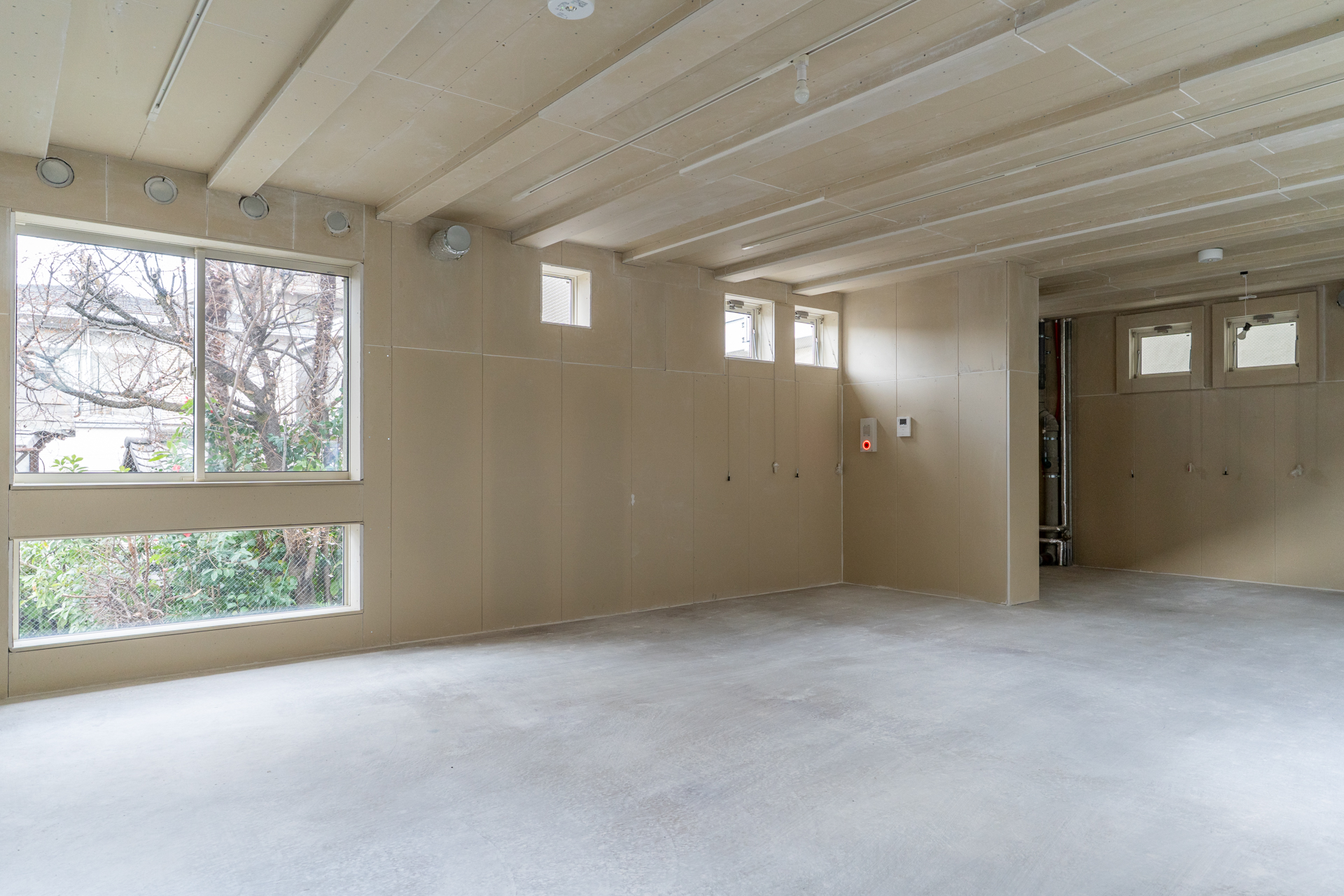 絵になる窓と小さい窓