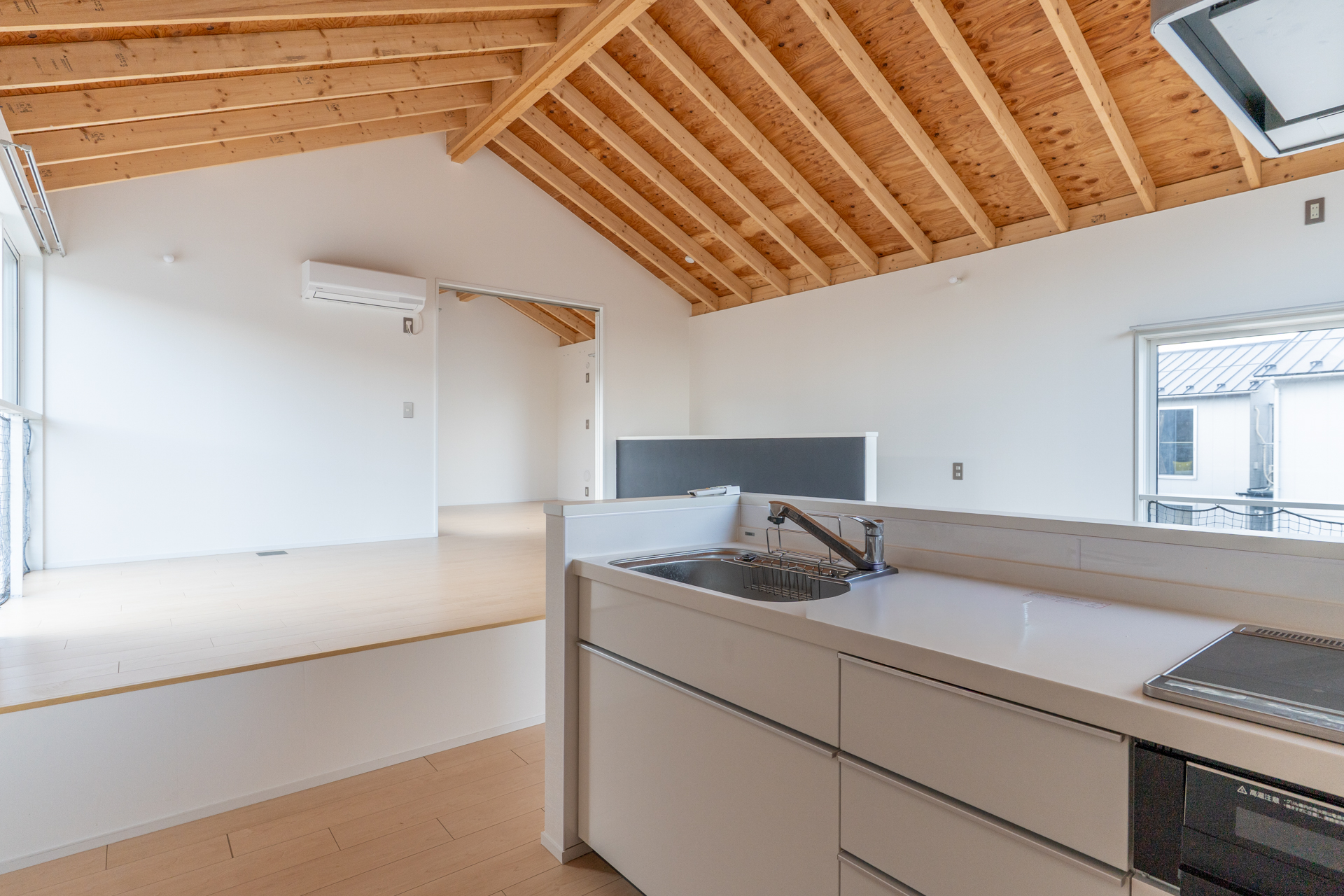 キッチン側からの視点