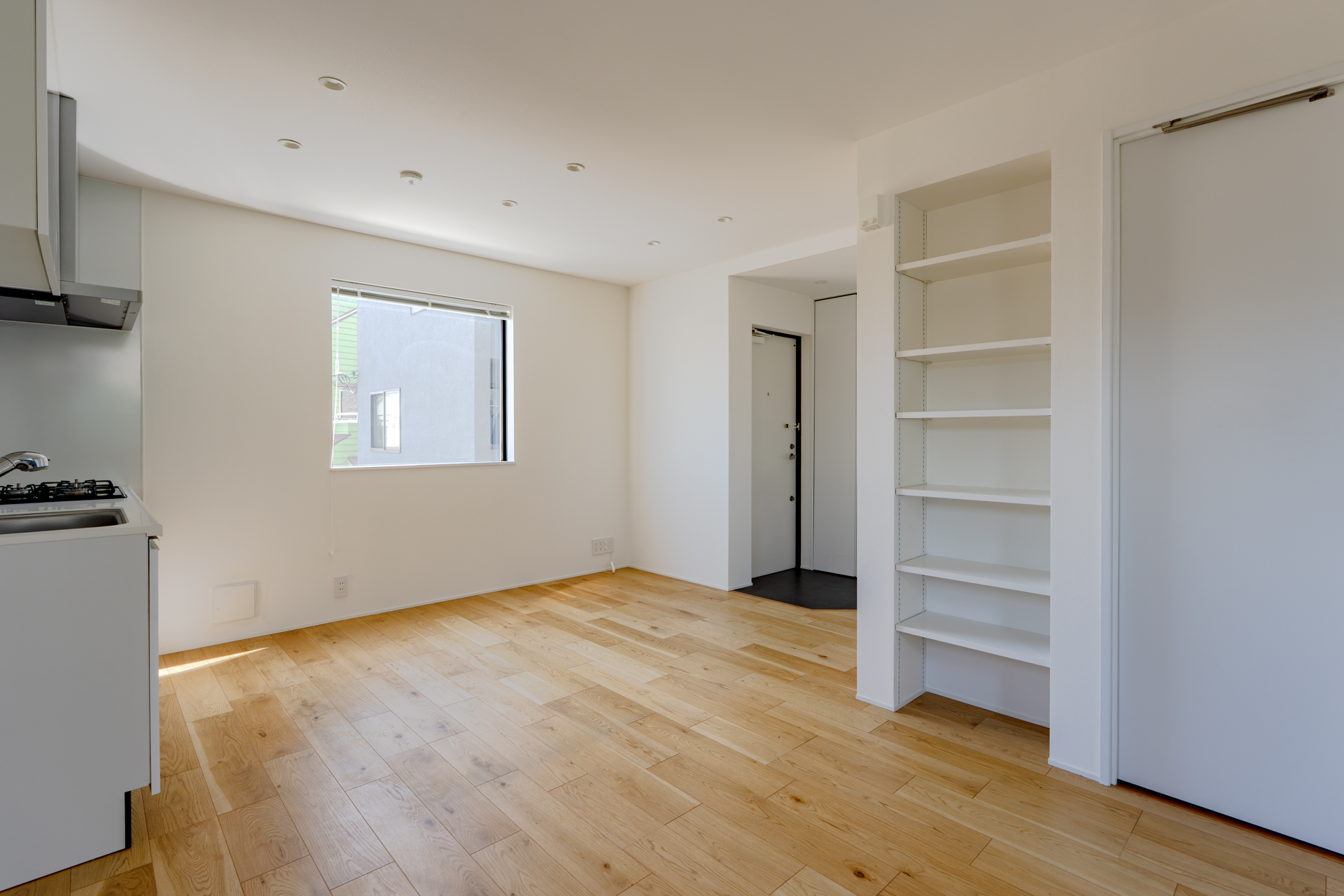 いろんな方向から光が入ってくる気持ちのいい空間です