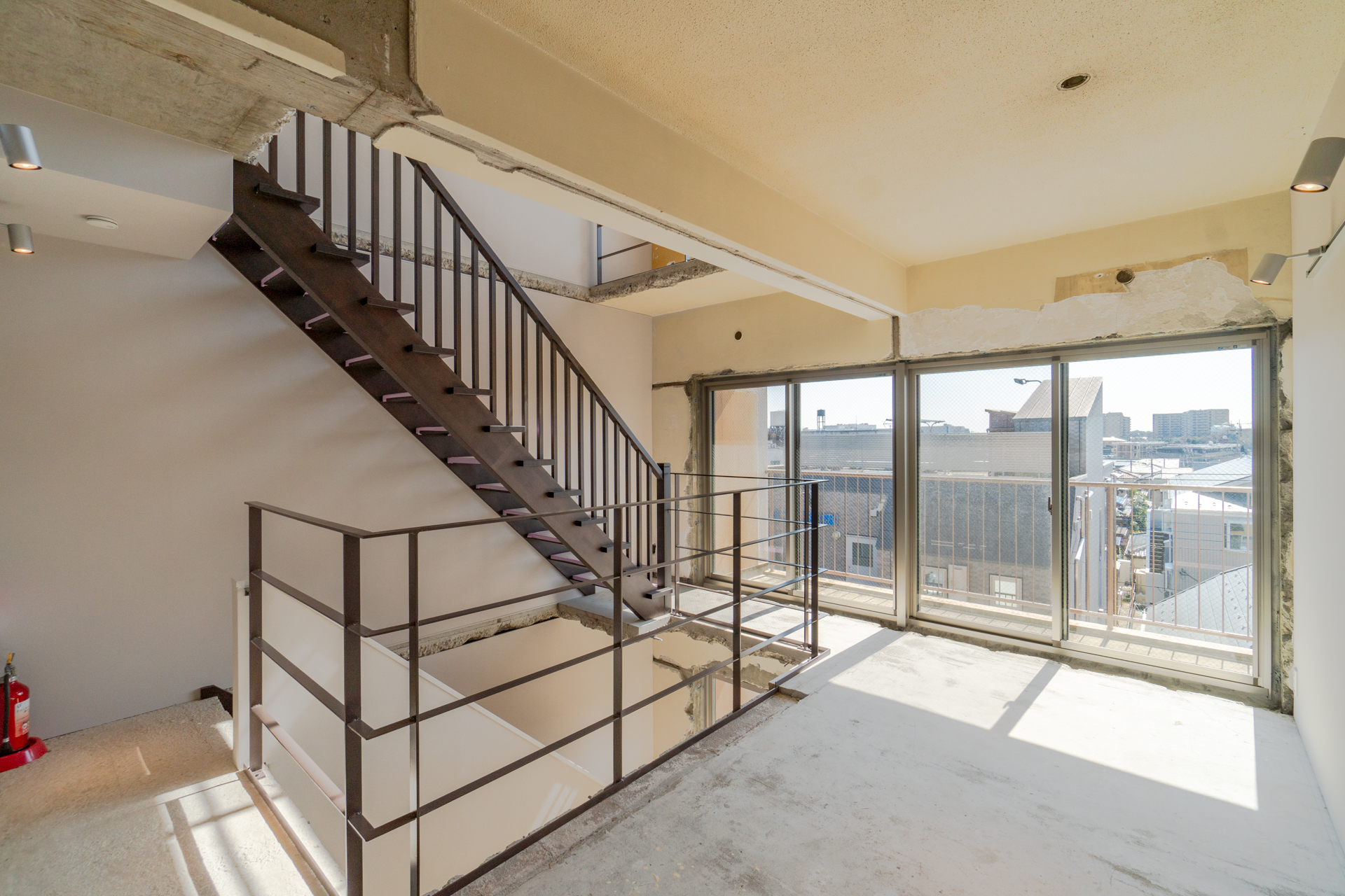 階段で繋がる3空間（4階）