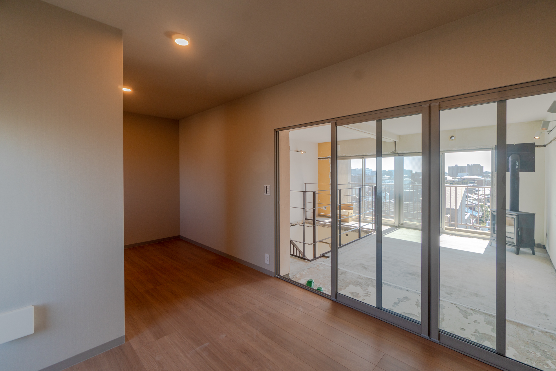 寝室のように使えるリノベ済みスペース（5階）