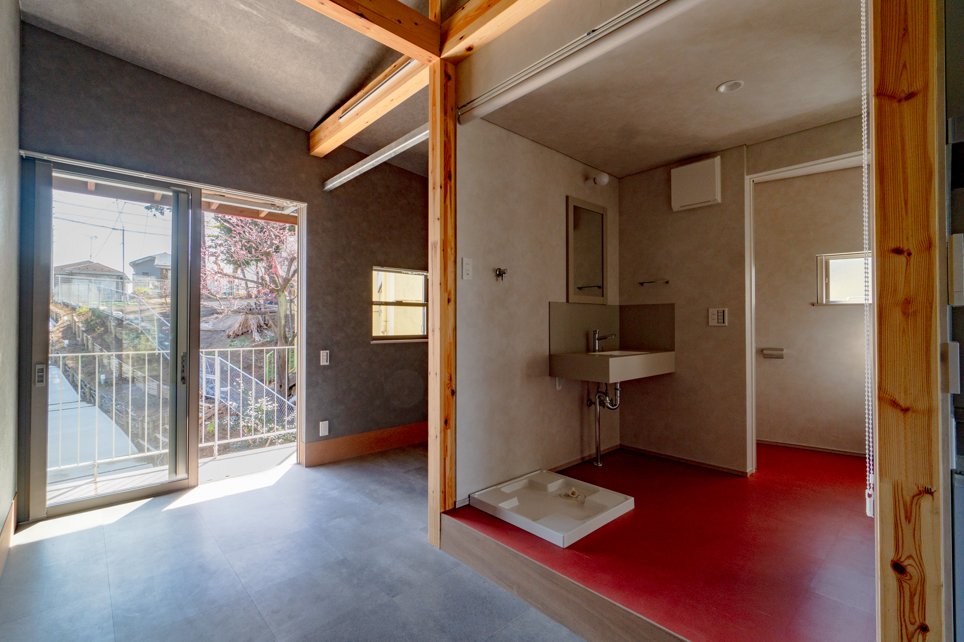 手前側を小商いスペースに（M201号室）