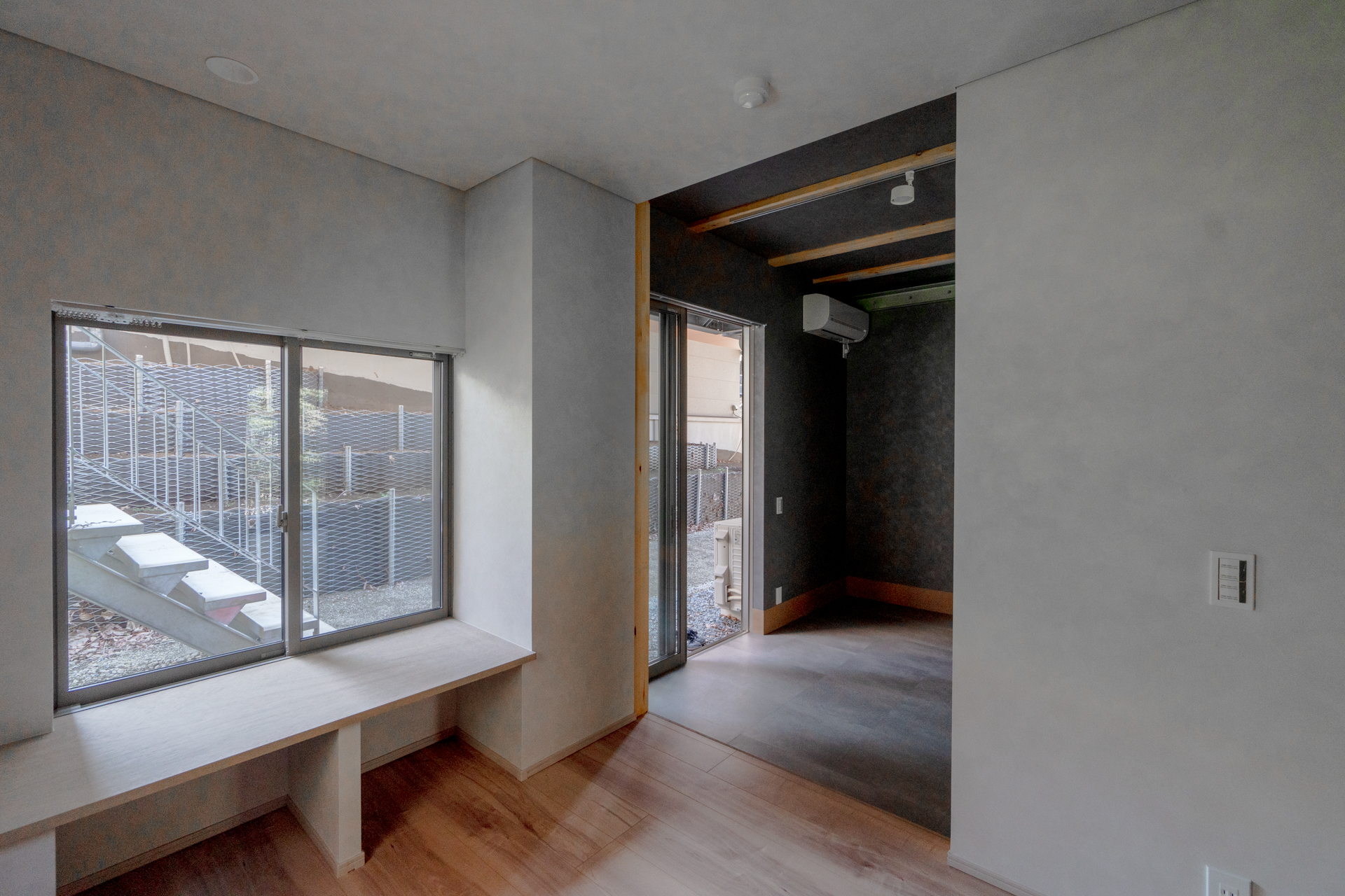 玄関付近にも居室がある（N105号室）