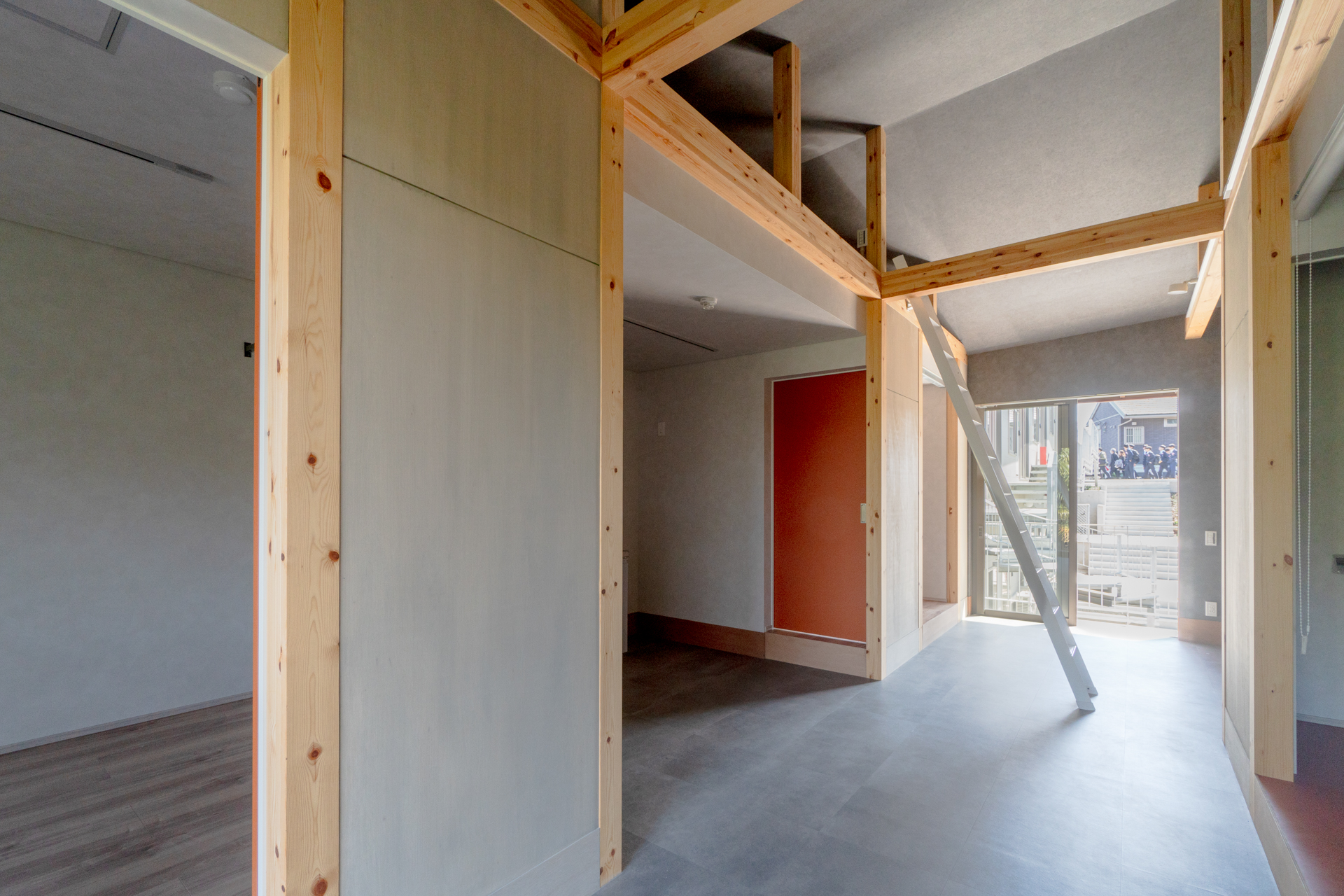 玄関側（N203号室）