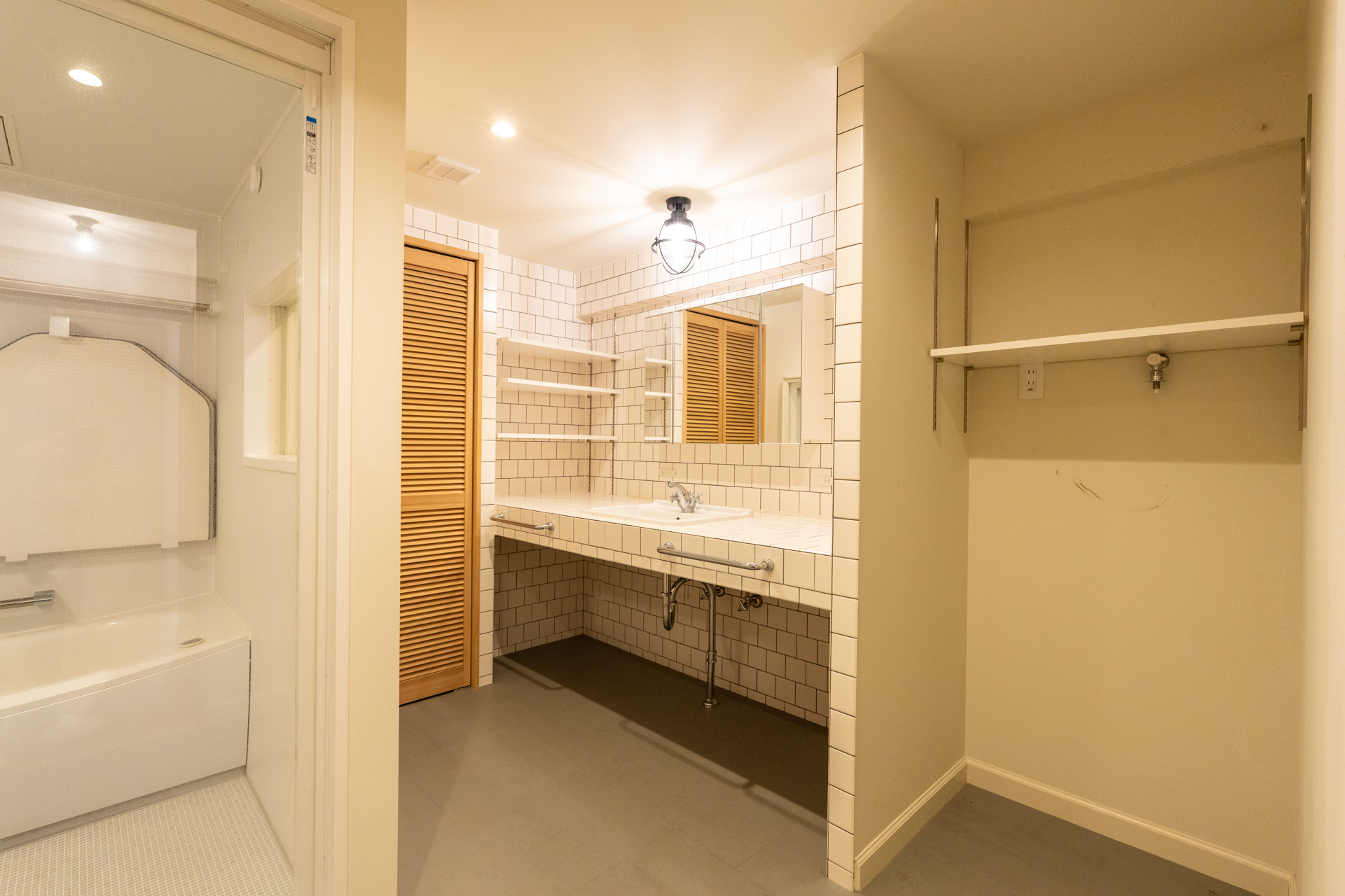 デザイン性が高く広さもあるサニタリー