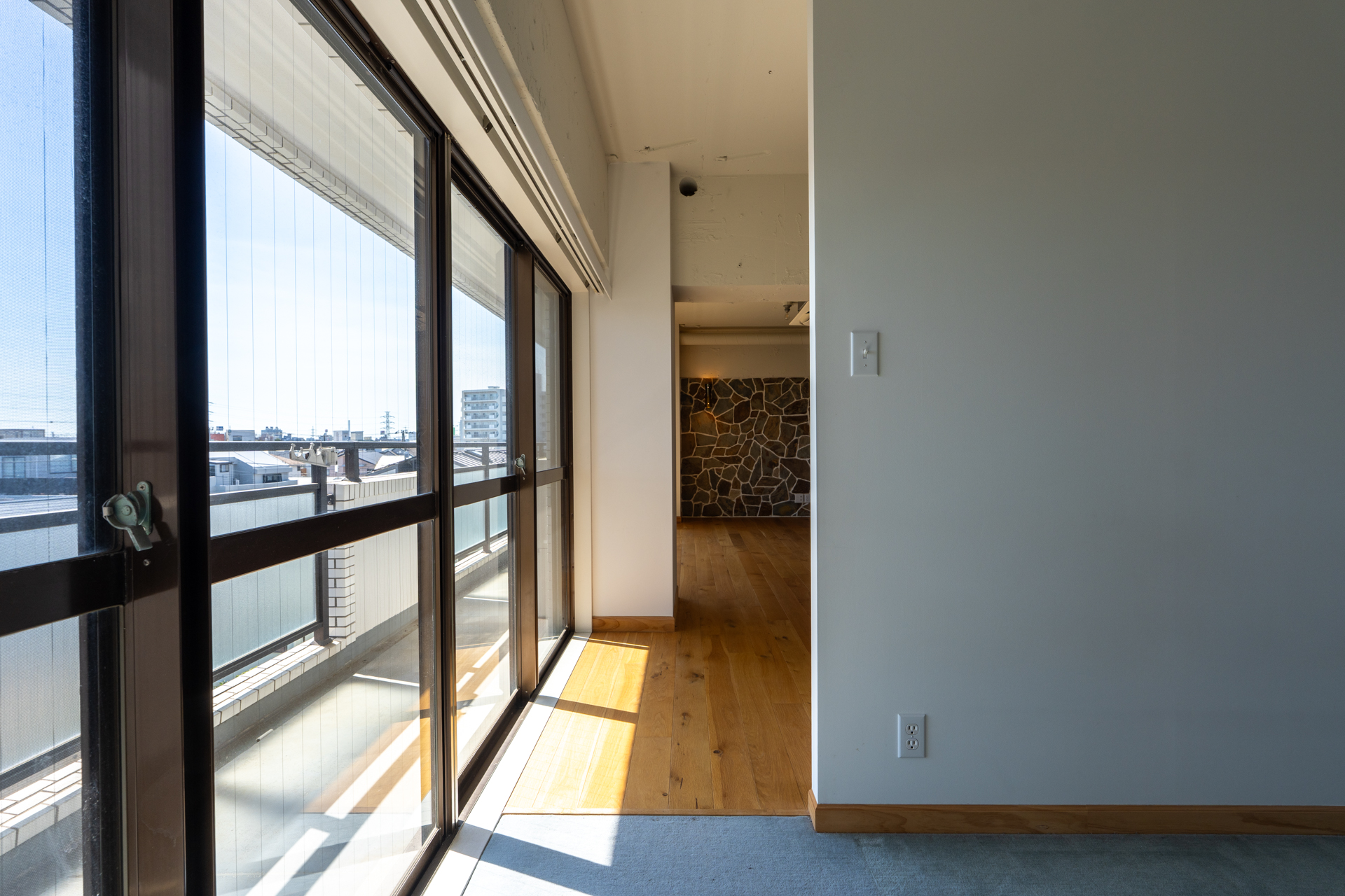 柱のおかげで視線的に有る程度区切られる