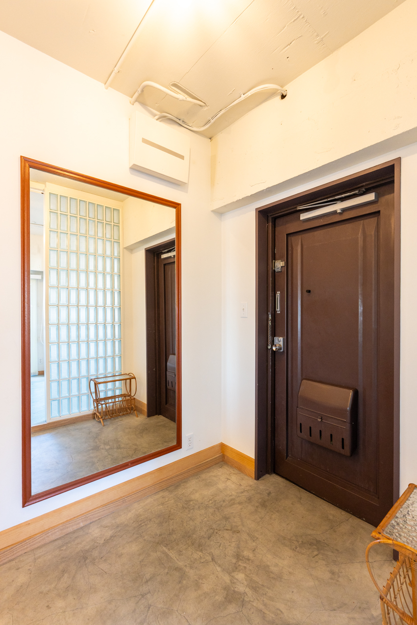 大きな鏡が嬉しい作り込むのが楽しくなりそうな、サイズある玄関