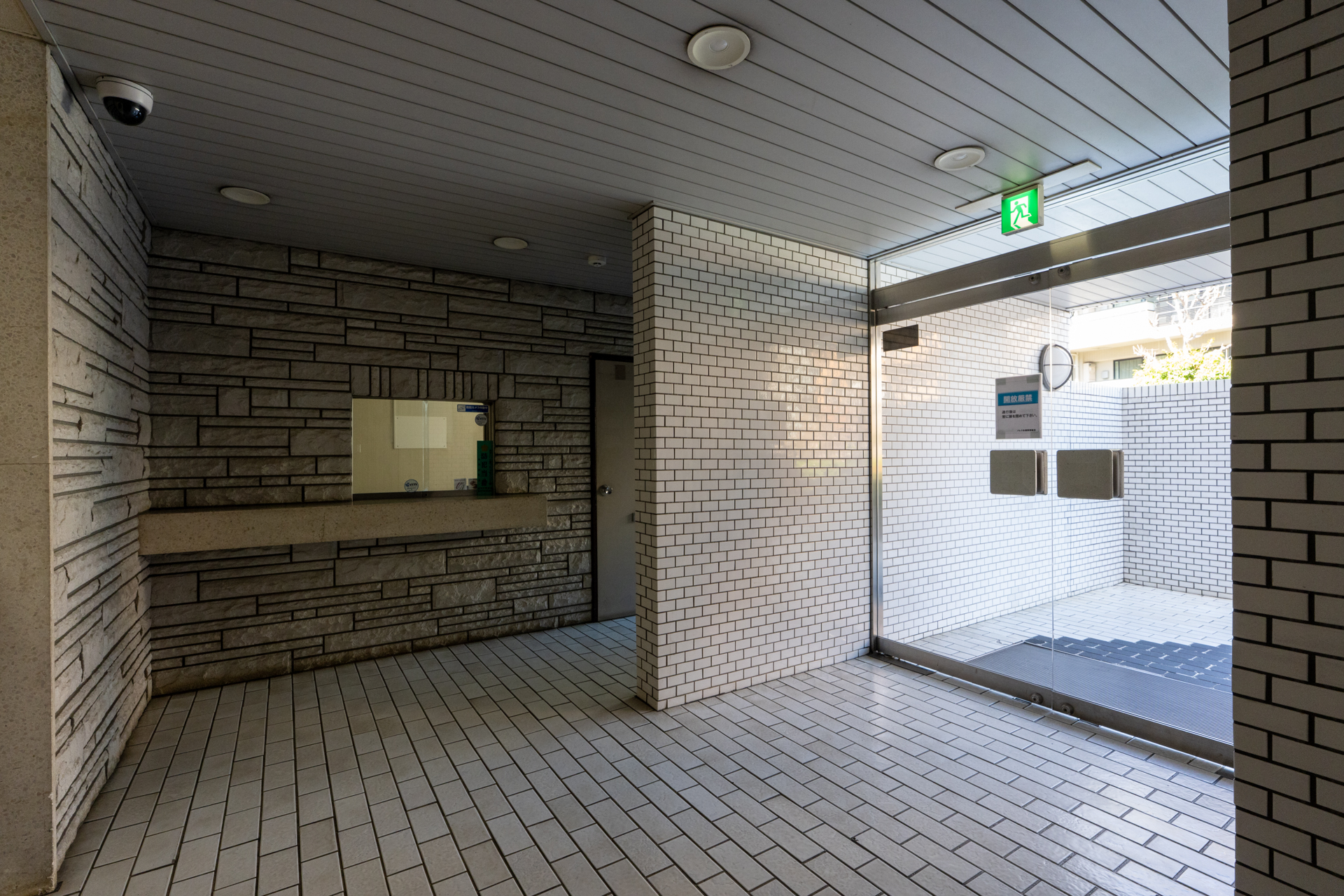 渋いエントランス