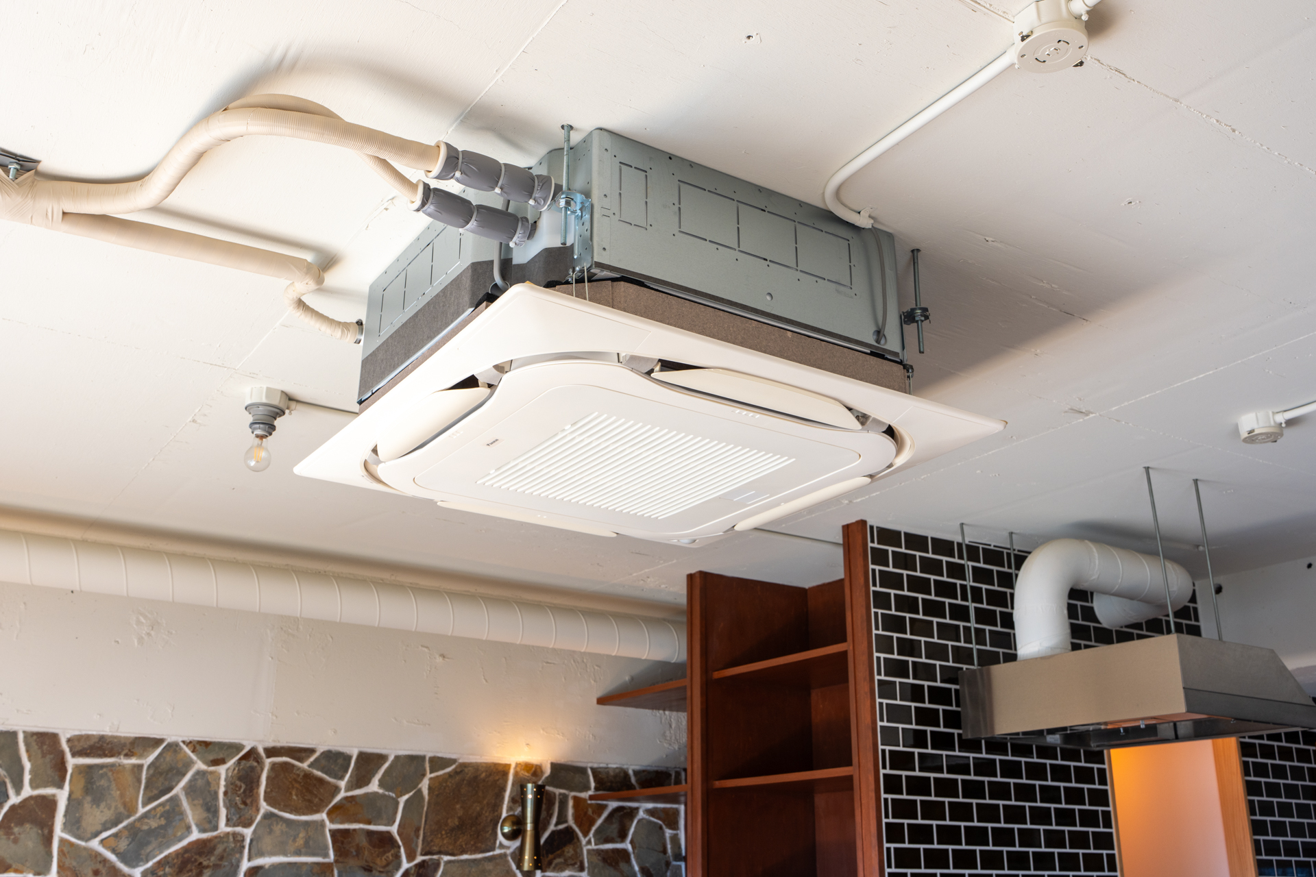 大きな空間を任せるエアコン