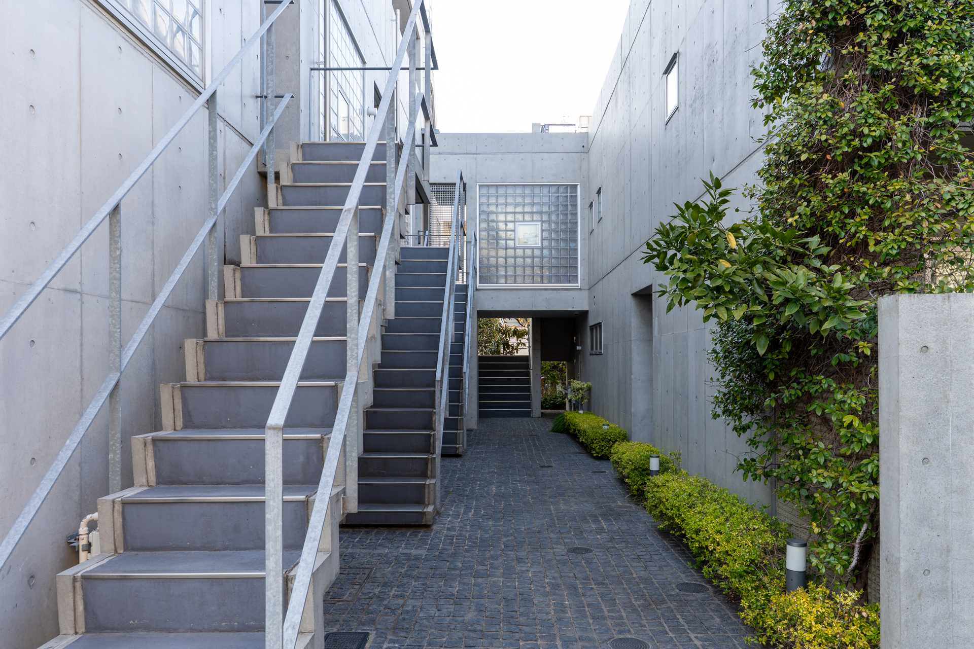 無骨でスタイリッシュなデザイン