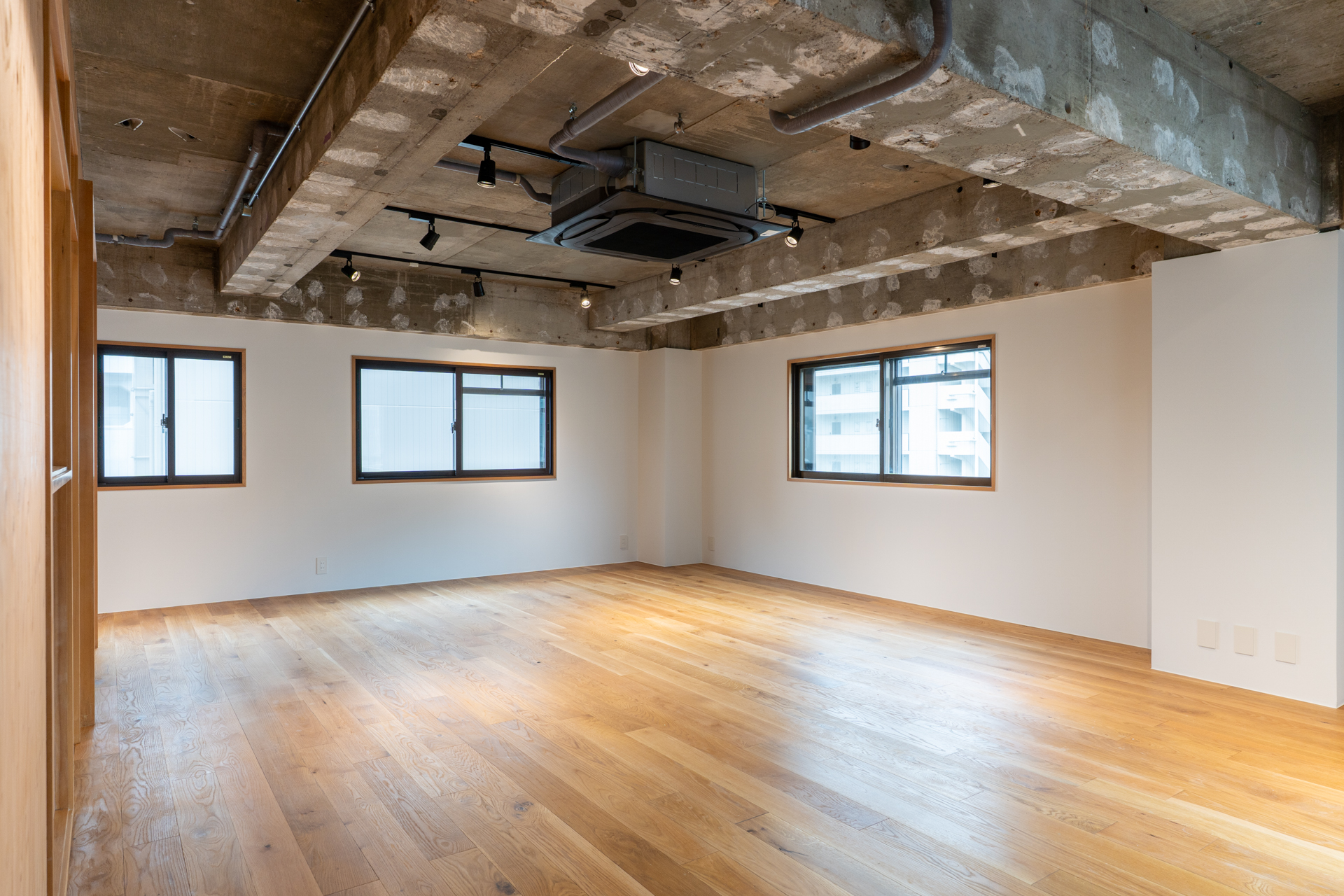 エントランス側からの視点