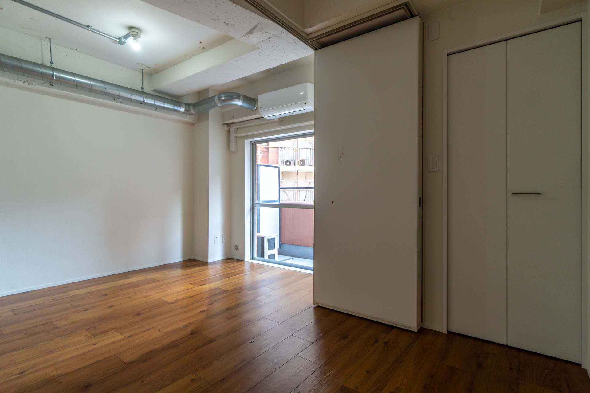 収納もあり、独立した空間としても利便性高め