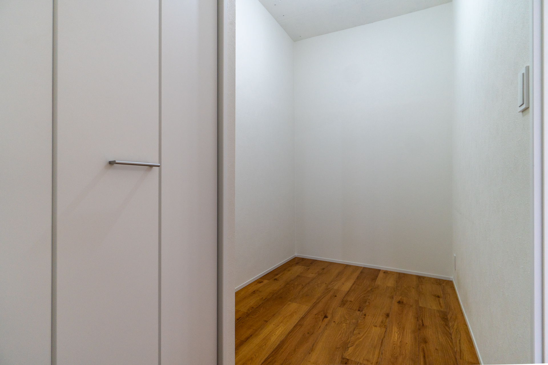 もうひとつのサービスルームは約215cm×約165cmサイズ