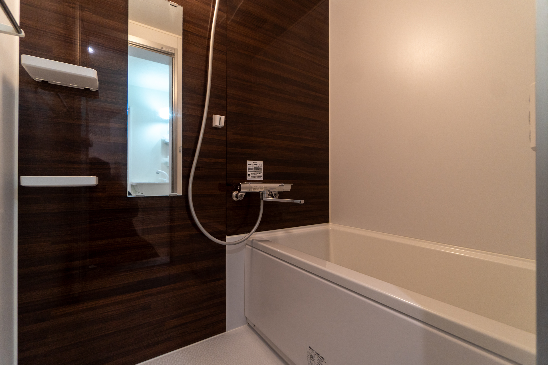 浴槽は100×60の少し小ぶりなサイズ感