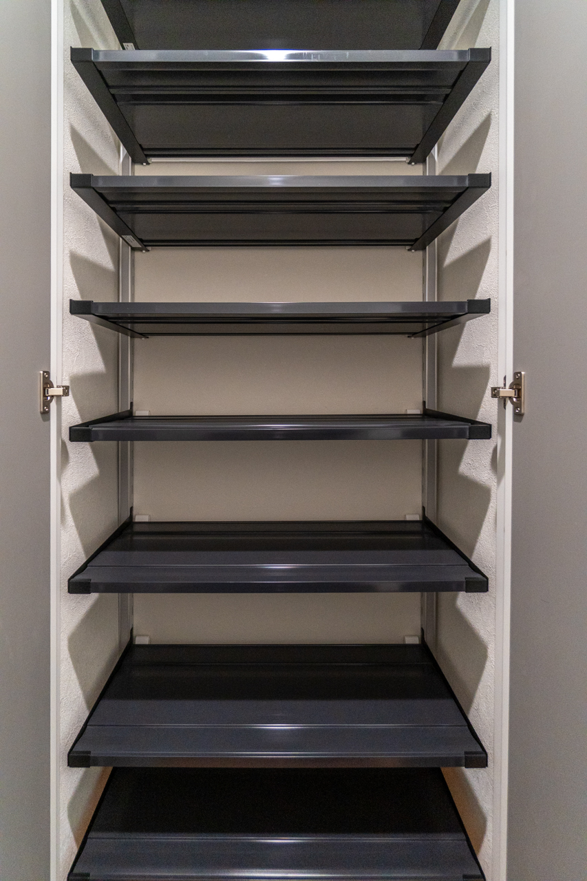 下駄箱の棚は可変式