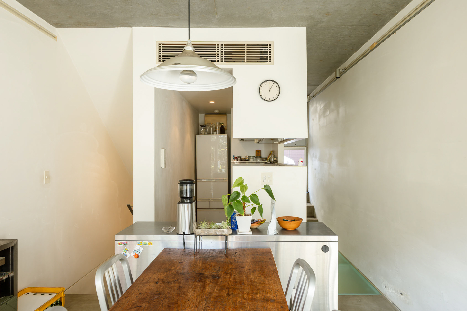 ワンフロアにキッチンとダイニングしかない特徴的な間取り