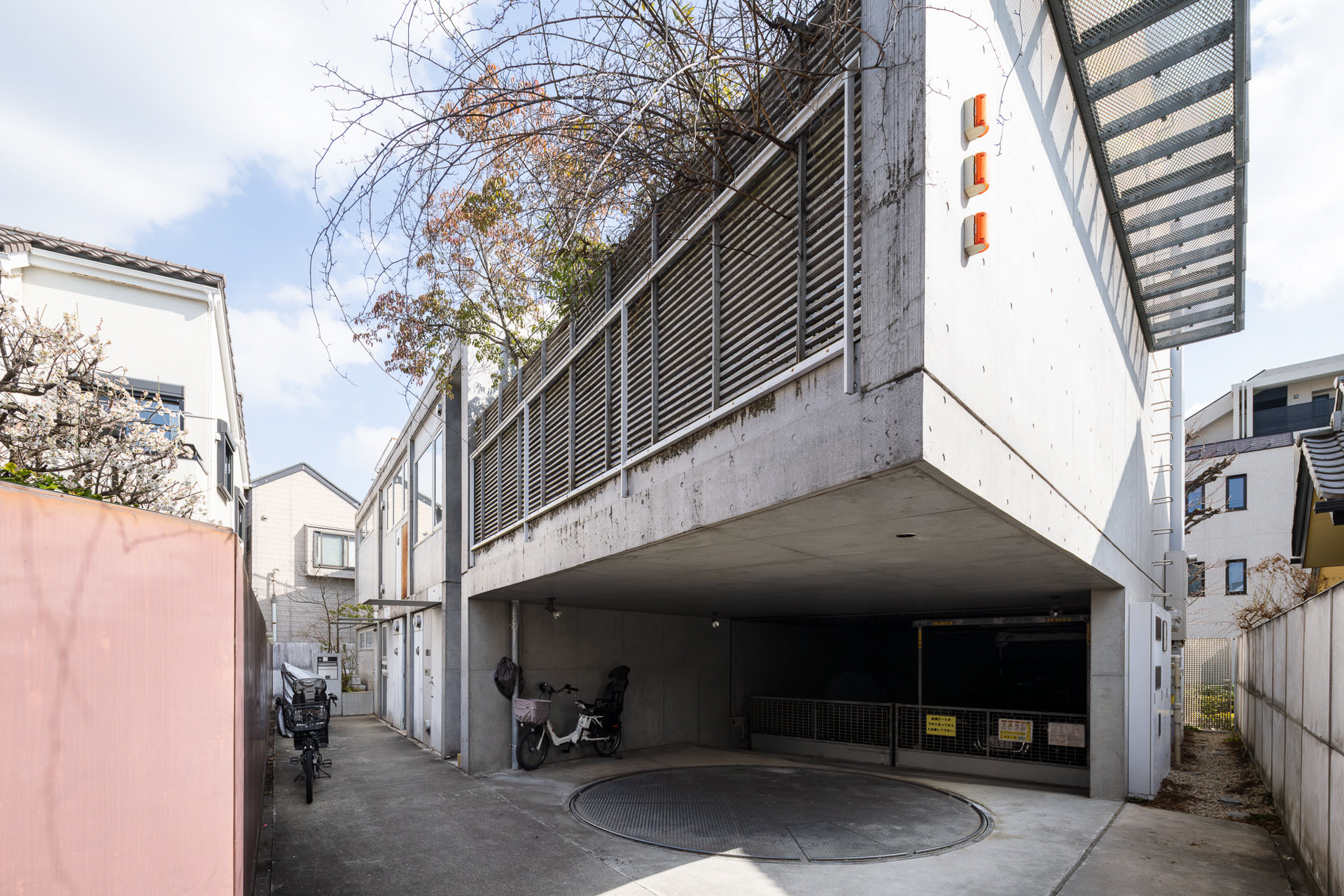 駐車場も1台分専用使用権付きです