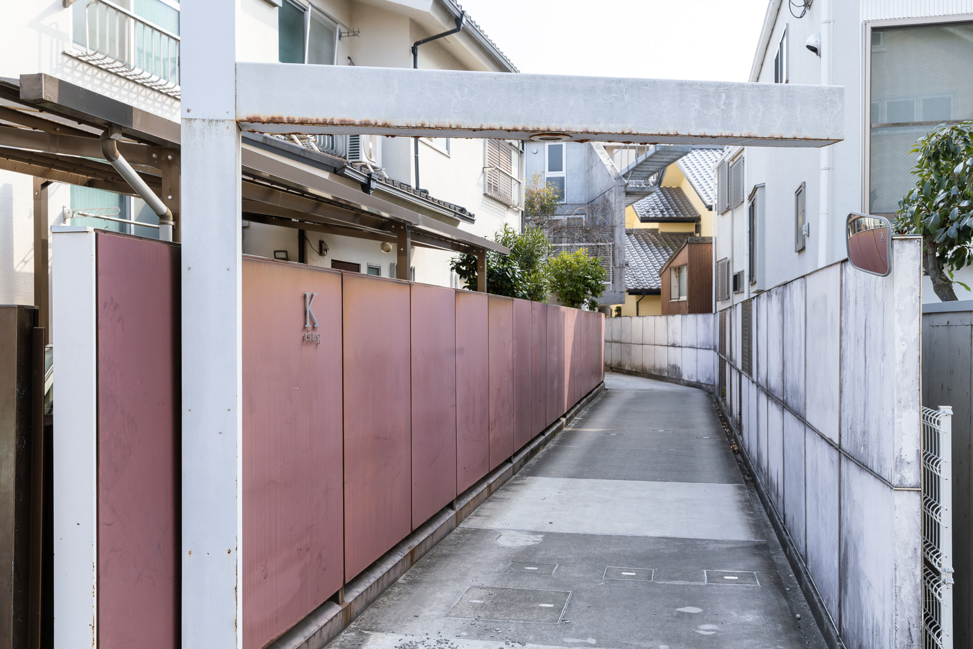 玄関までのアプローチもいい