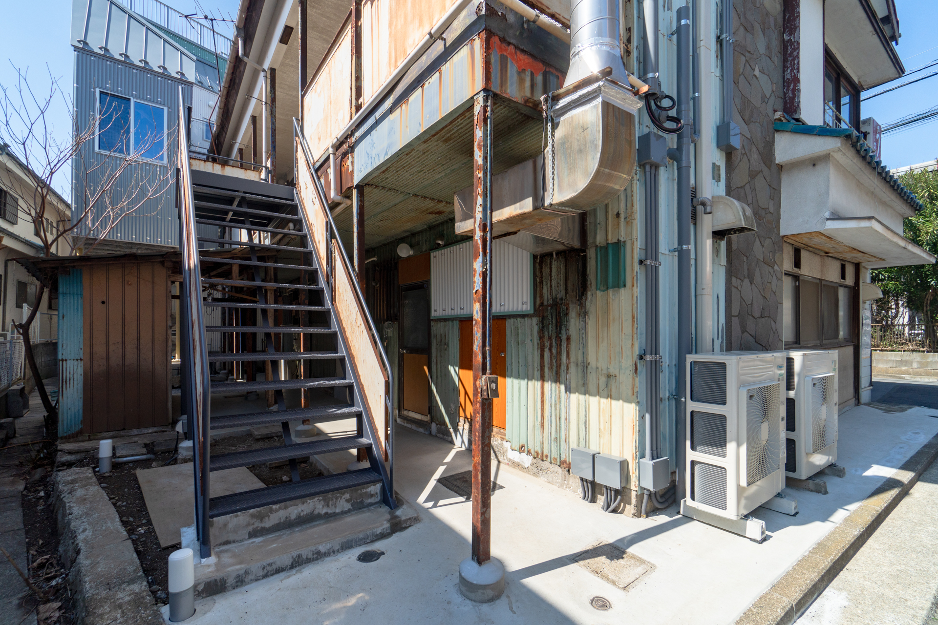 外観はそのままな改修棟