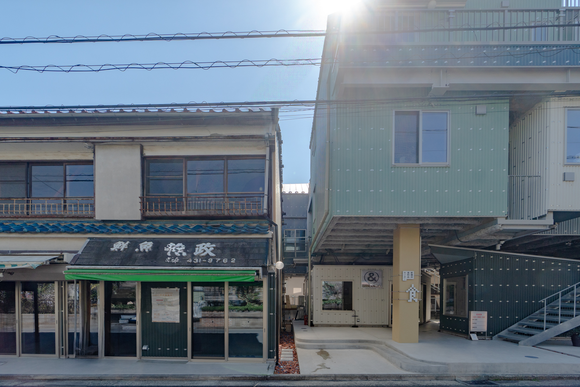 一つの敷地にハーフ＆ハーフに立つ建物の魅力