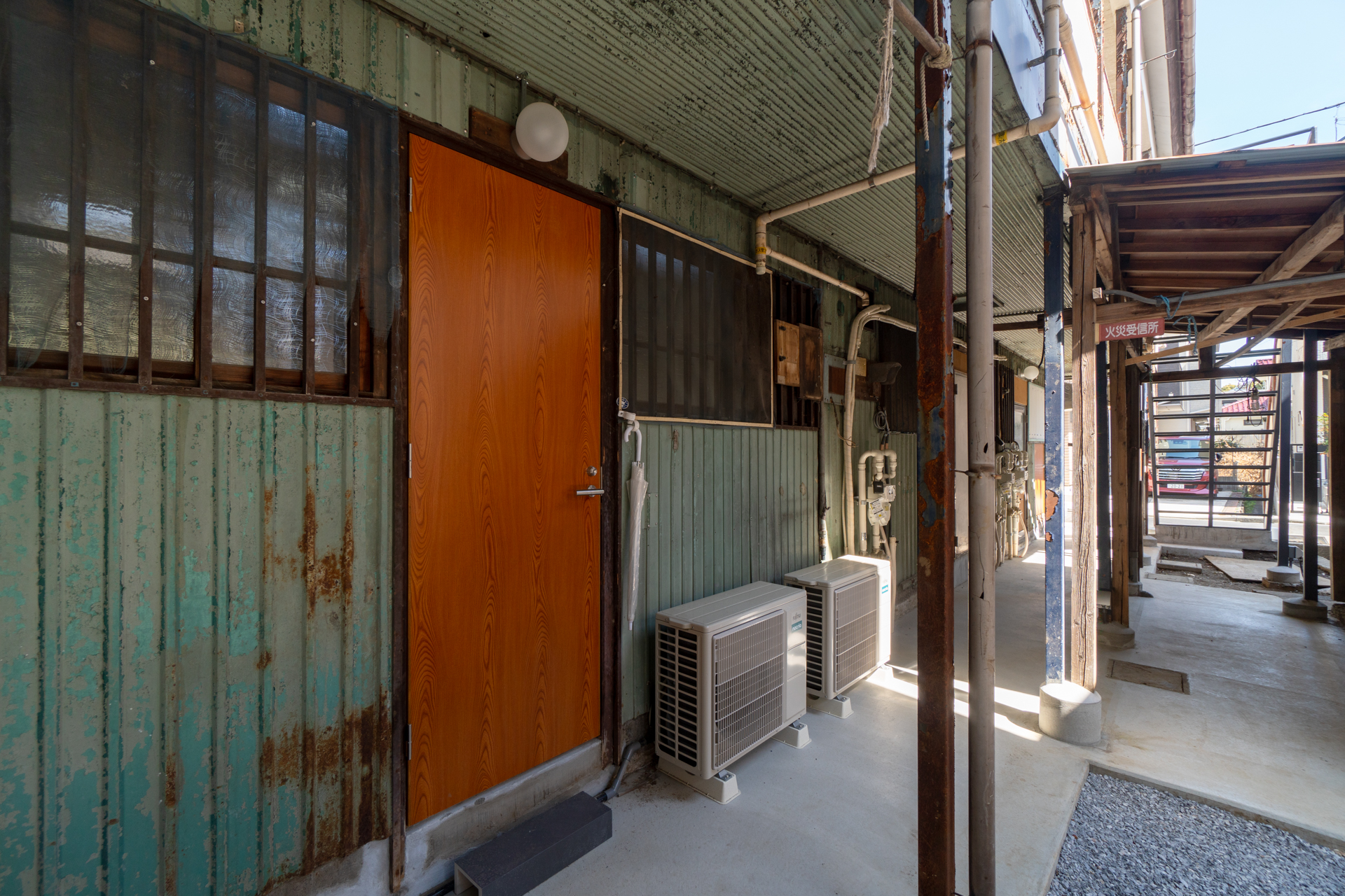 建物裏側は古い趣のまま