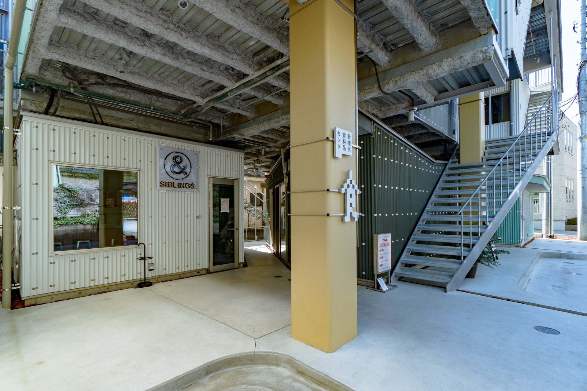 1階テナント奥に共用のお手洗い有り