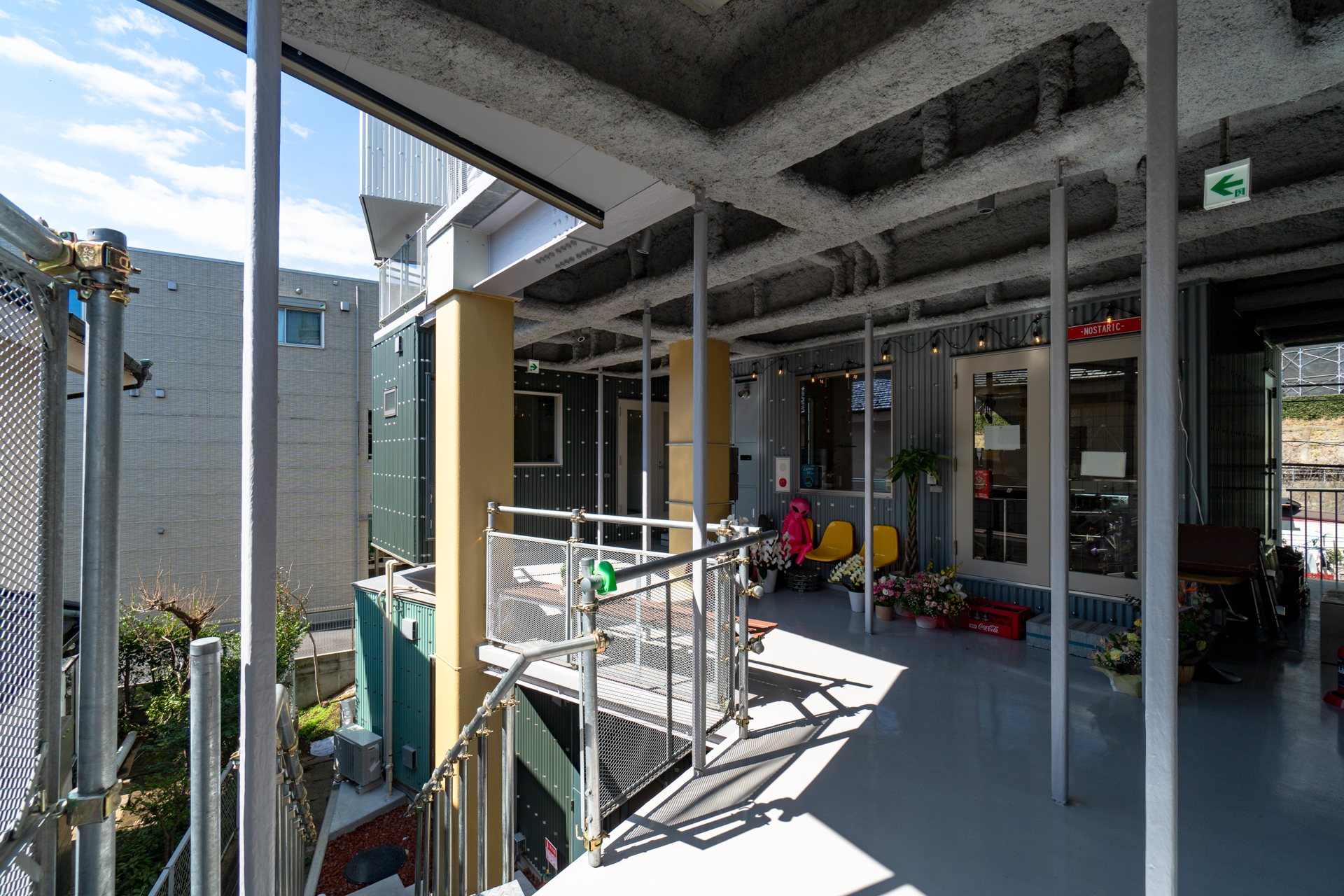 建物内を自由に往来できる開放的な施設