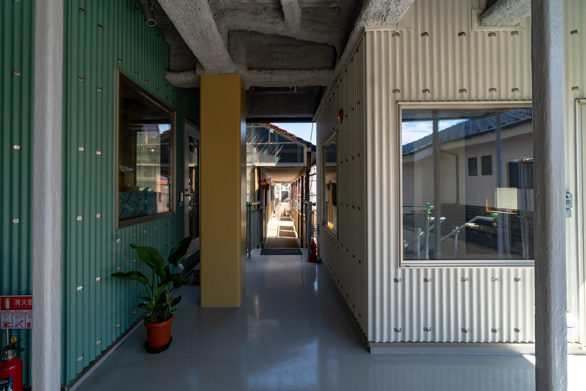 新築棟から改修棟へ