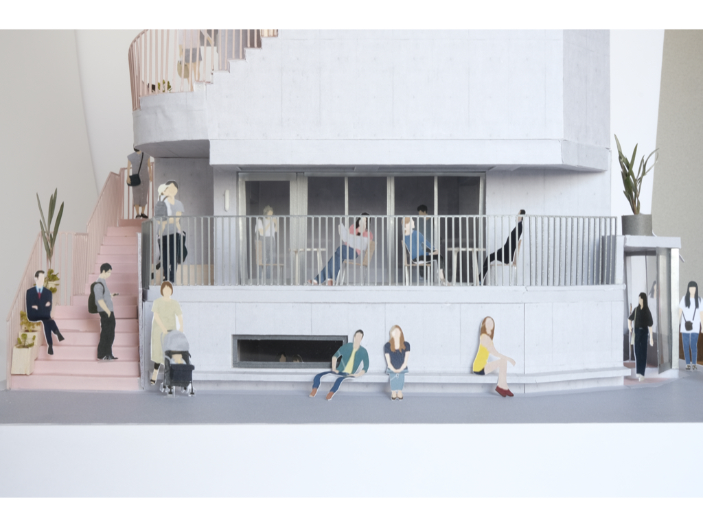 1階が半地下。2階が中2階位の高さ