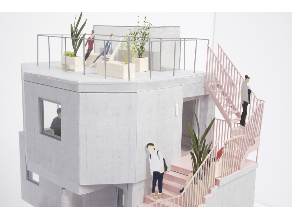 屋上まで行く人の流れが生まれる