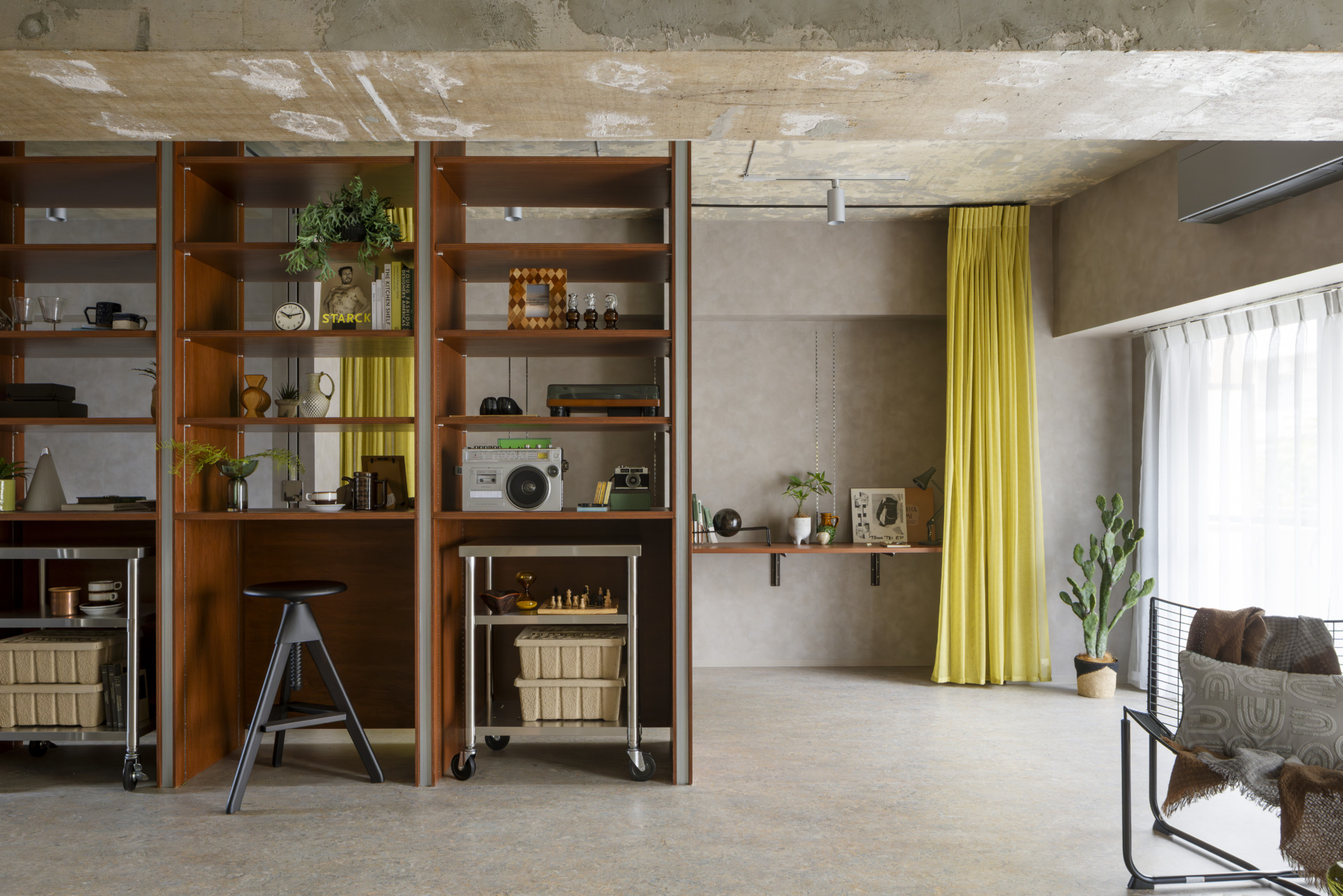 空間を仕切るようで仕切らない（203・303号室）