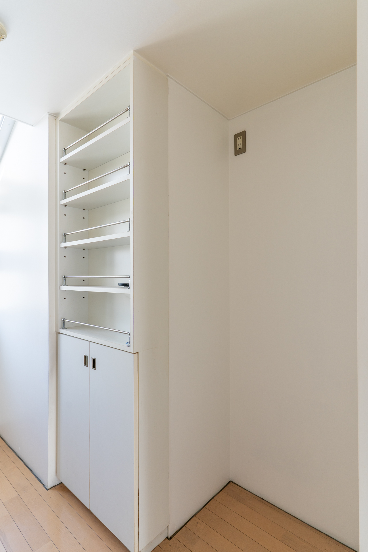 食器棚と冷蔵庫スペース