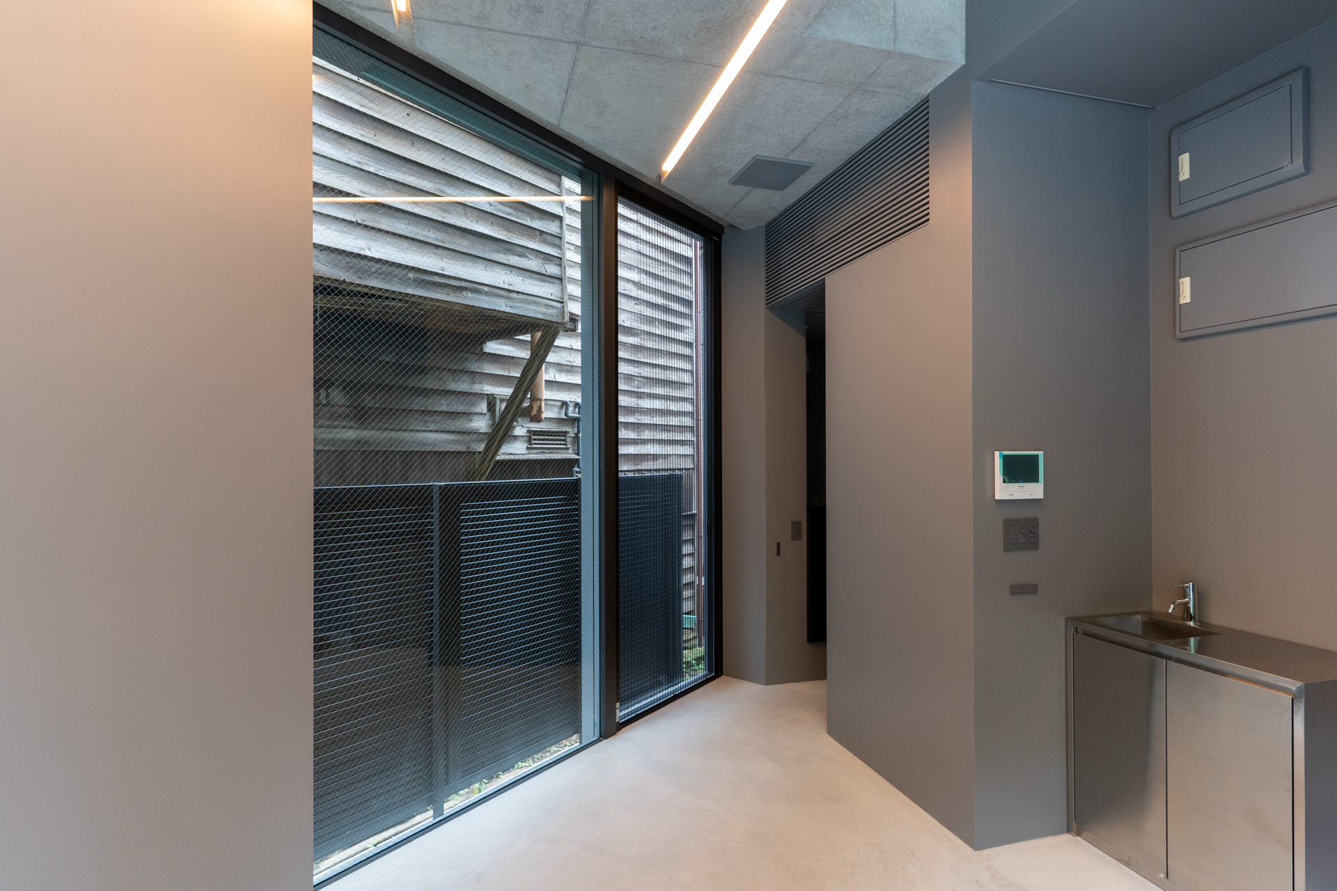 後方にも大きな開口部があります