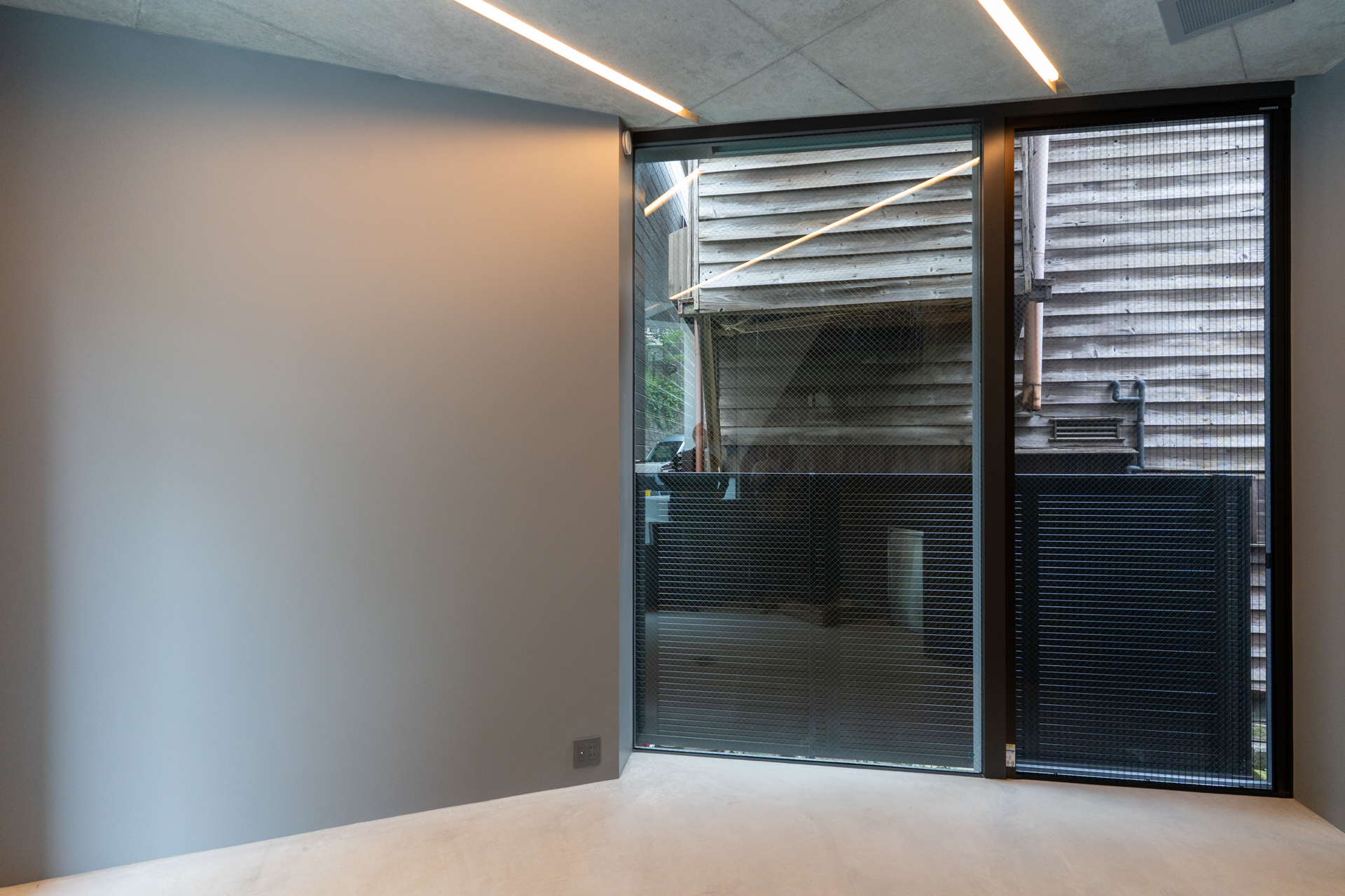 後方にも大きな開口部があります