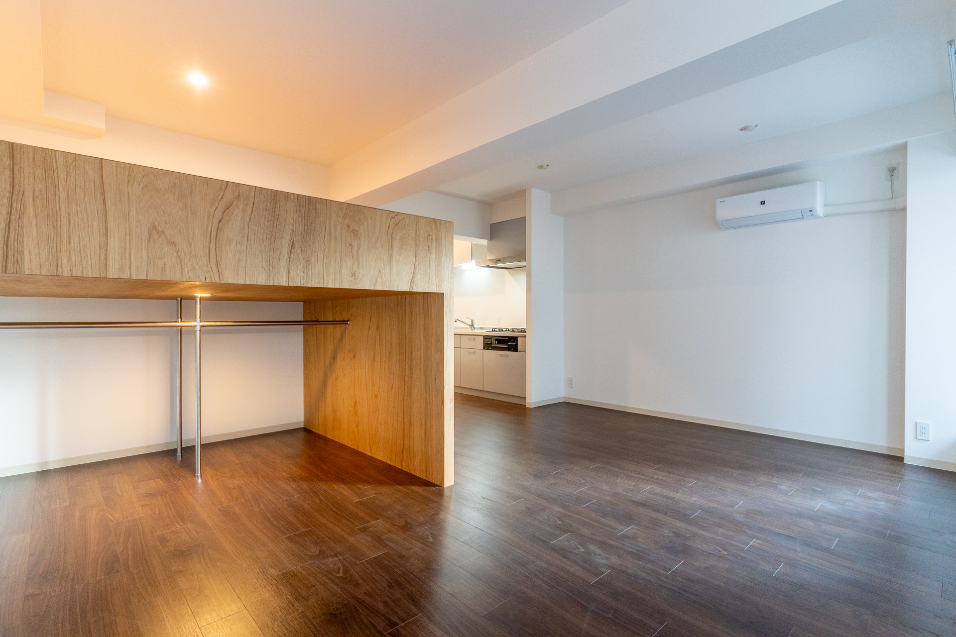 右奥側からの視点