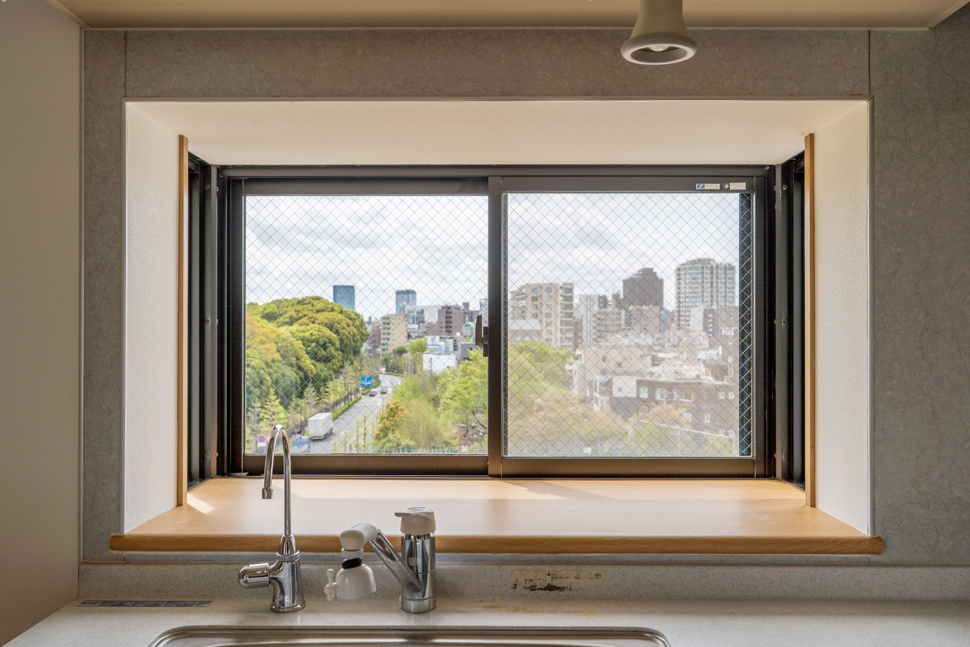 出窓のあるキッチン