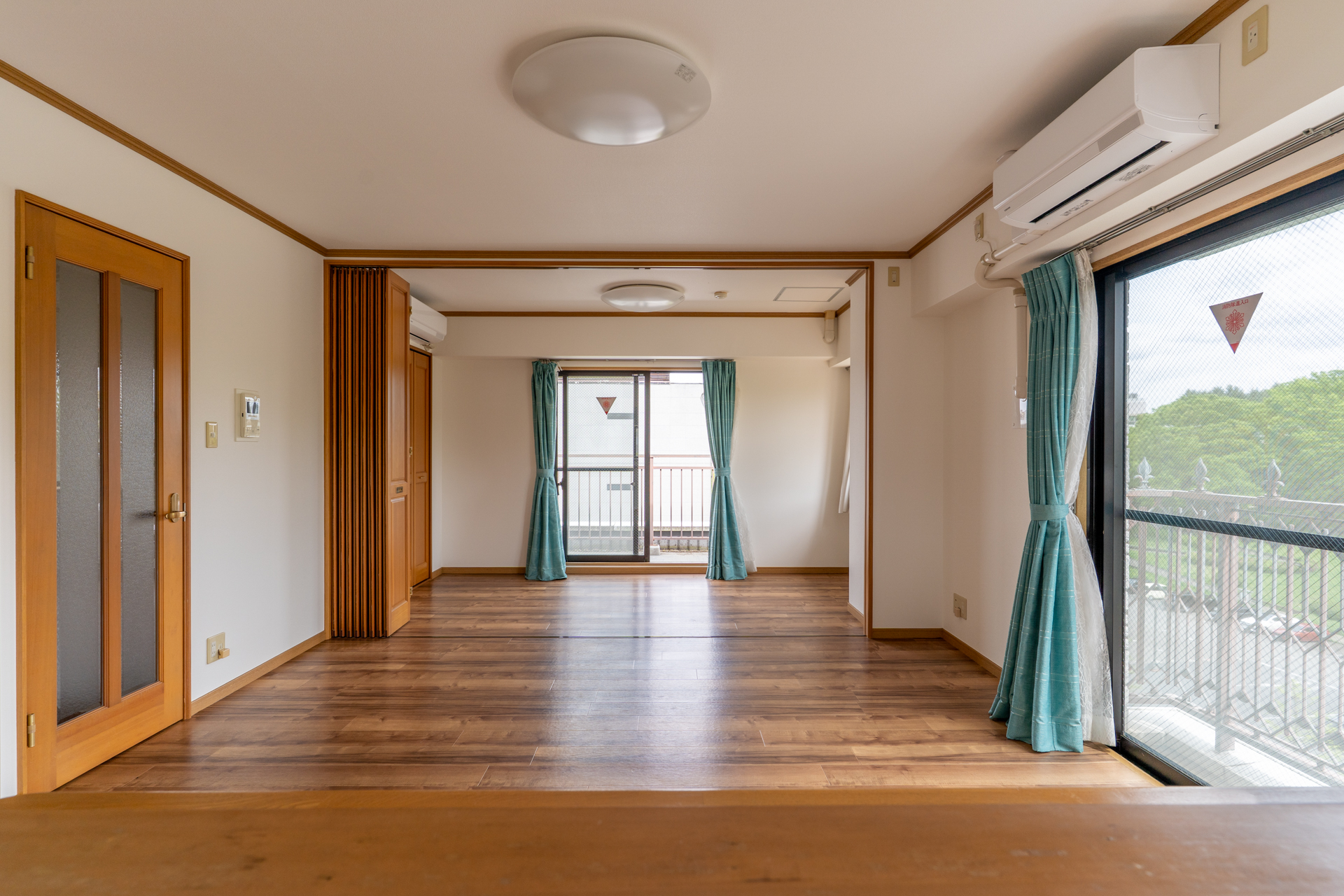 キッチン側からの視点