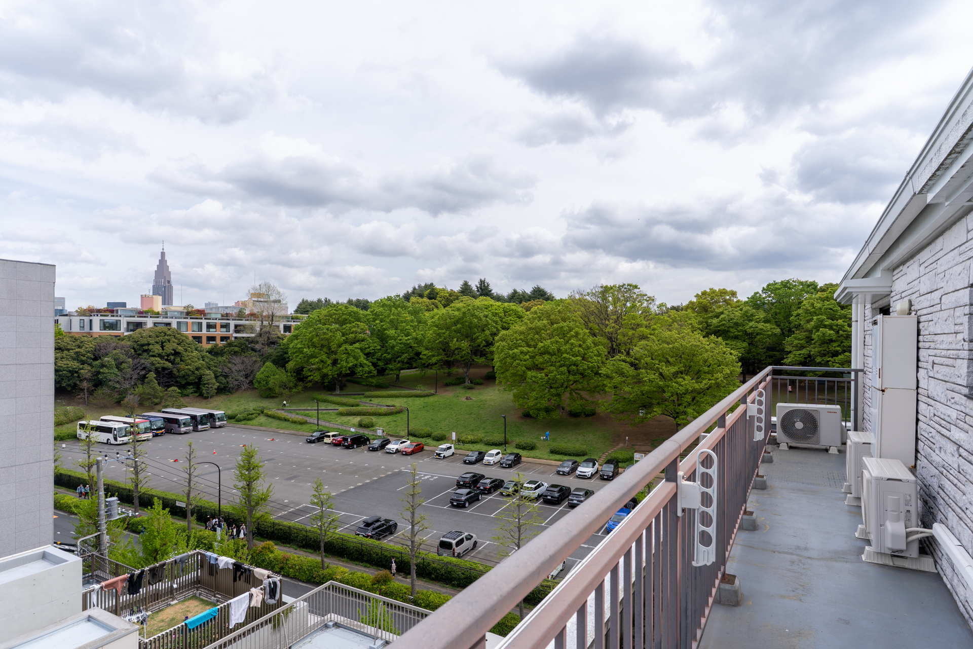 ルーフバルコニーからの代々木公園